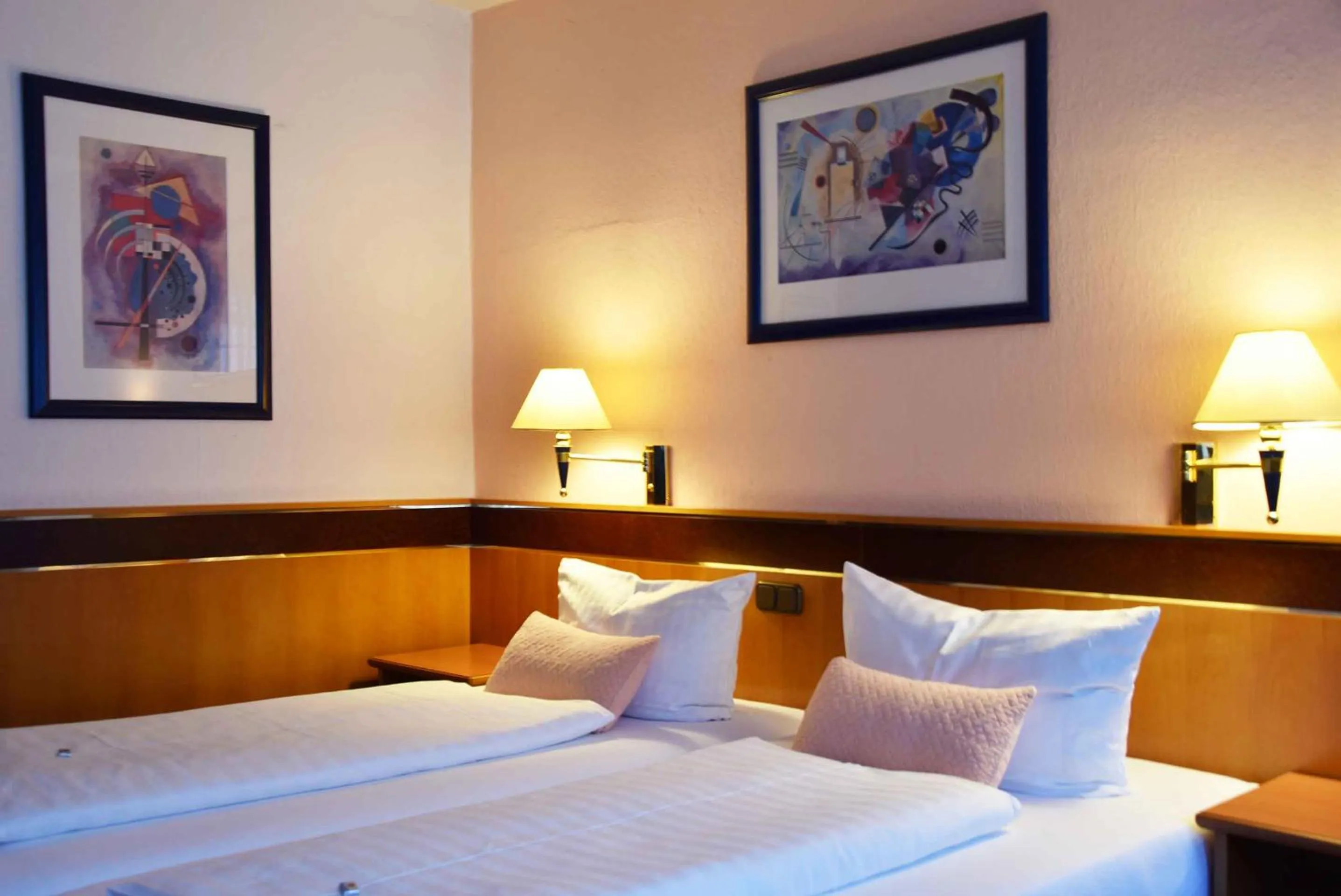 Bed in Landhotel Zum Hirsch