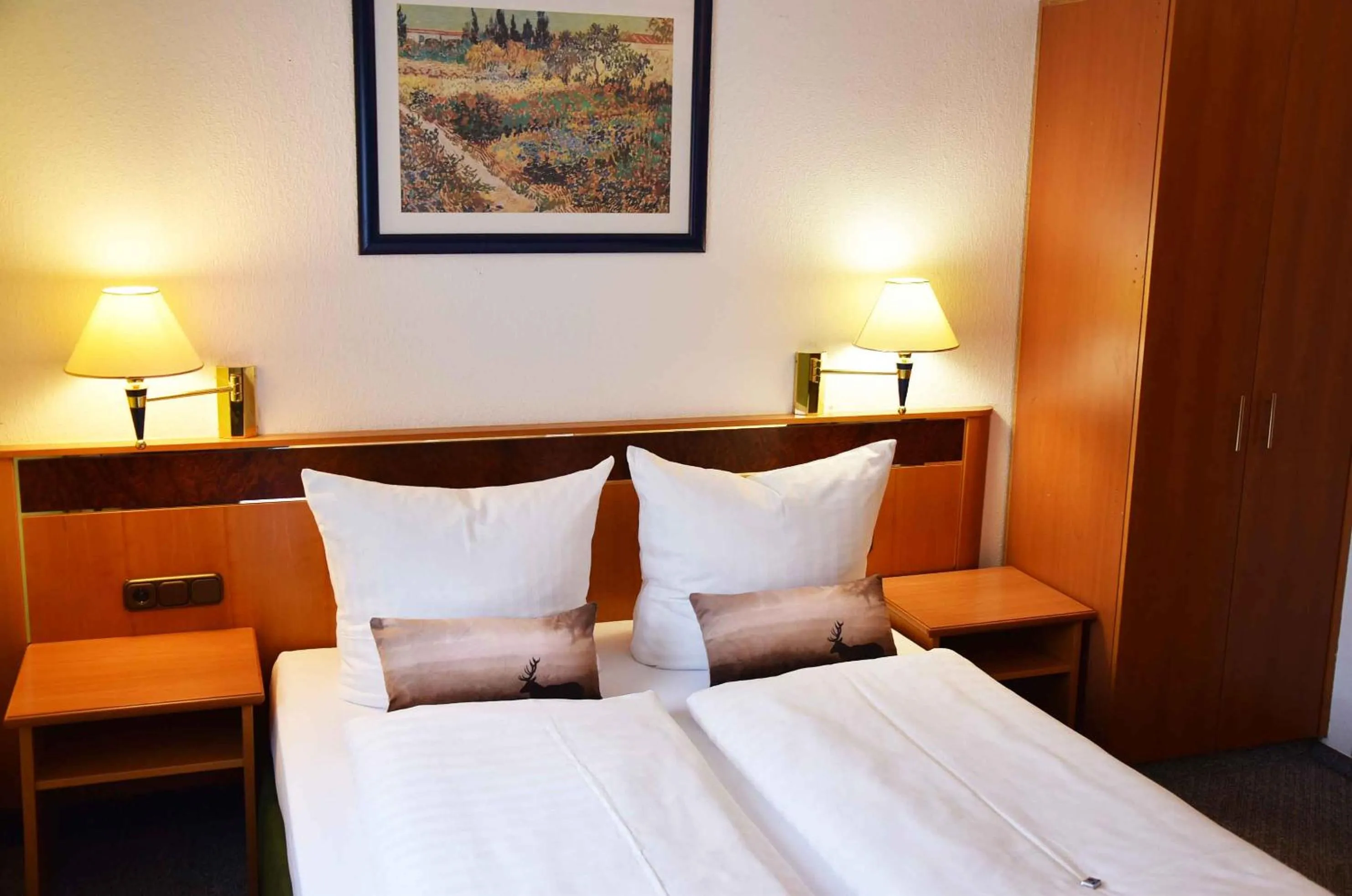 Bed in Landhotel Zum Hirsch