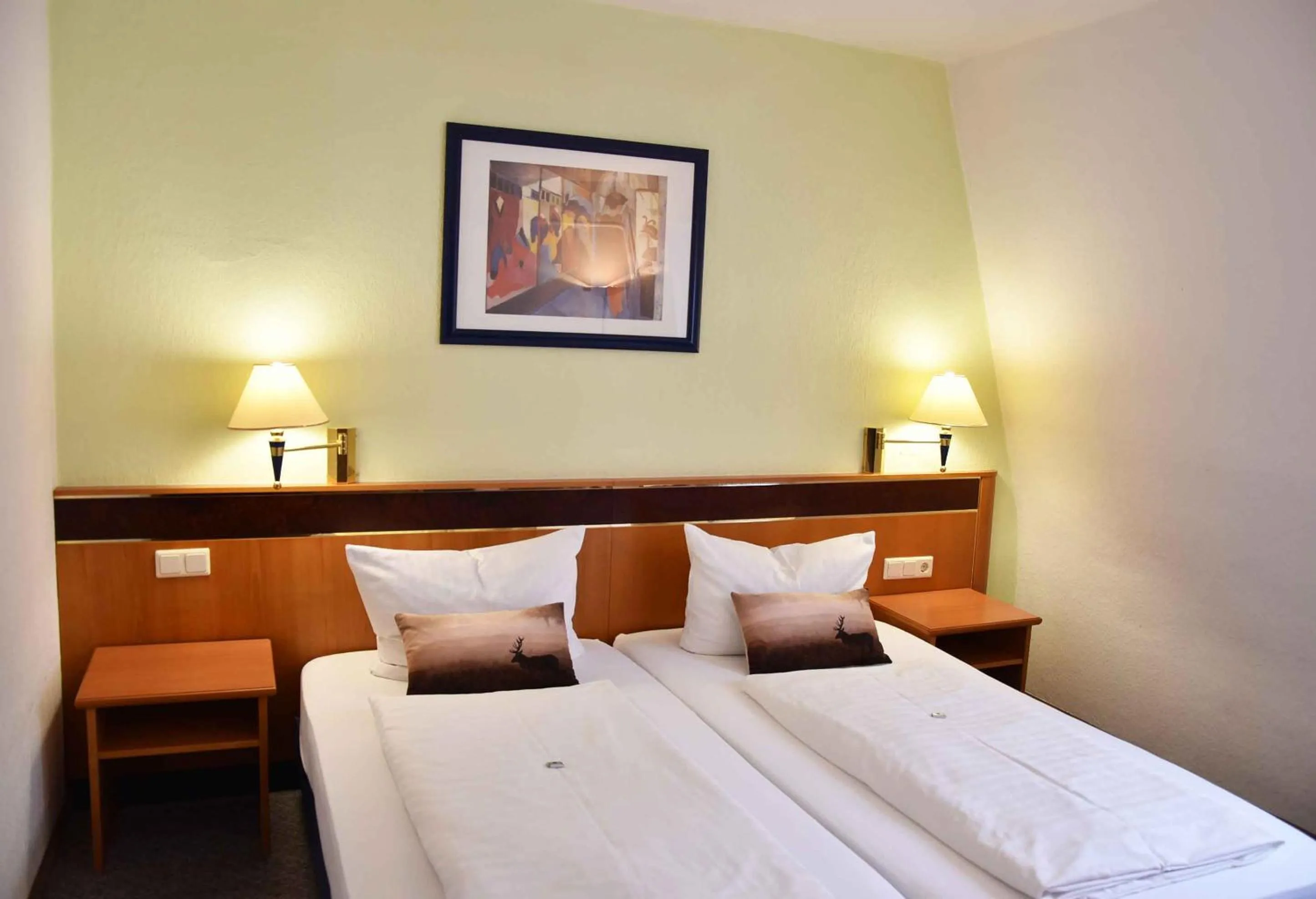 Bed in Landhotel Zum Hirsch