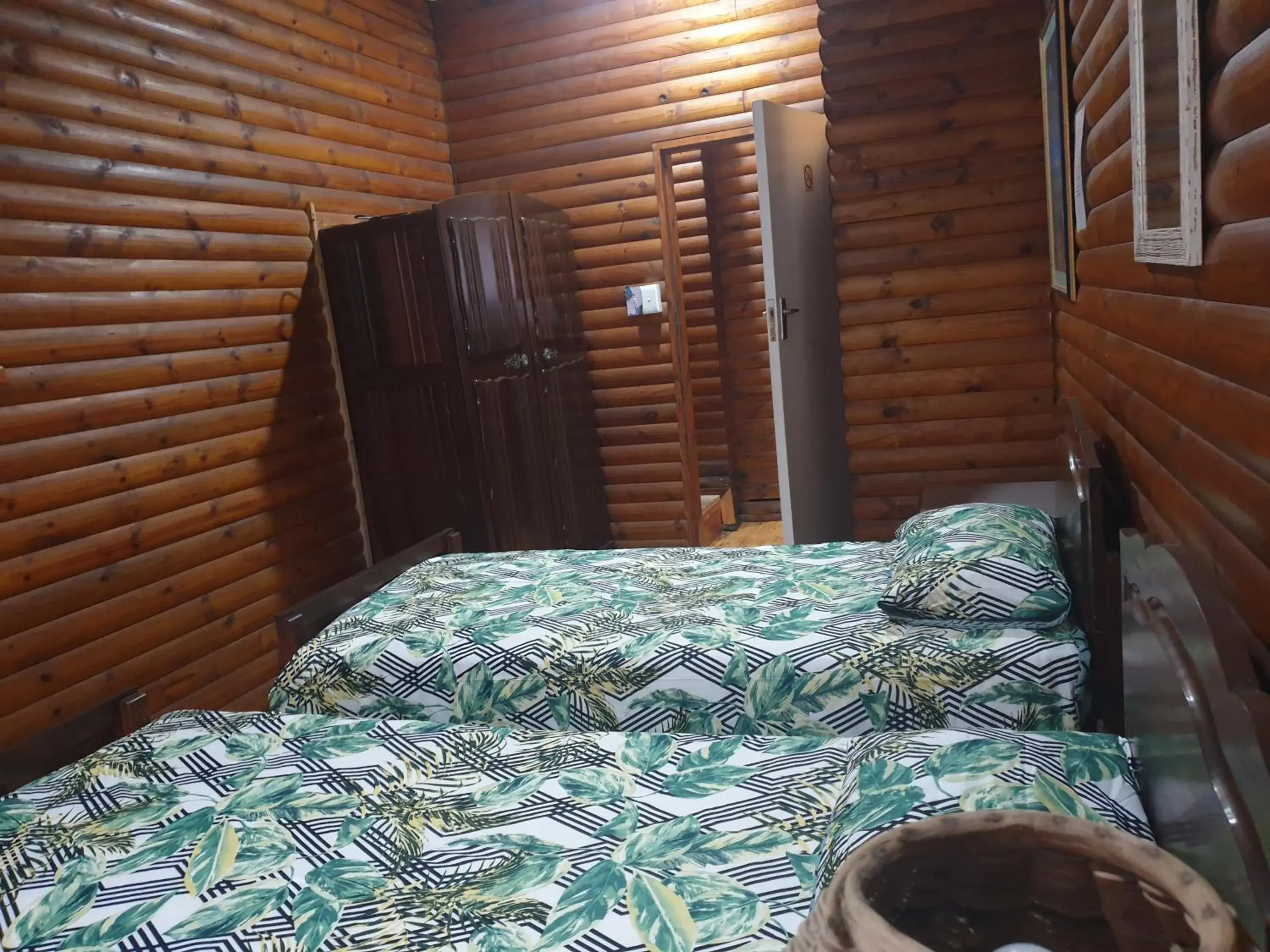 Double Room with Shared Bathroom - single occupancy in Deep Blue Guest House Double Room with Shared Bathroom - single occupancy in Deep Blue Guest House