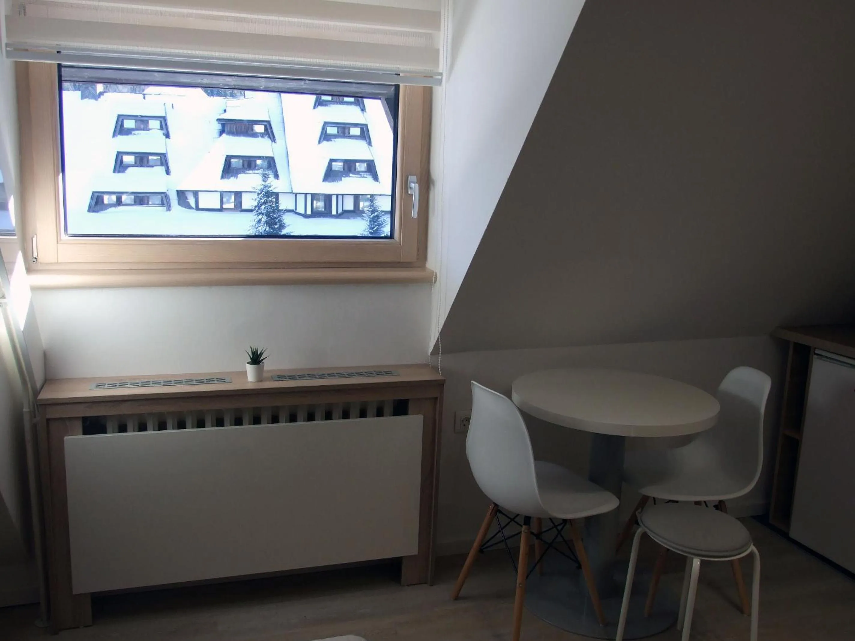 Dining area in Peak Center Konaci
