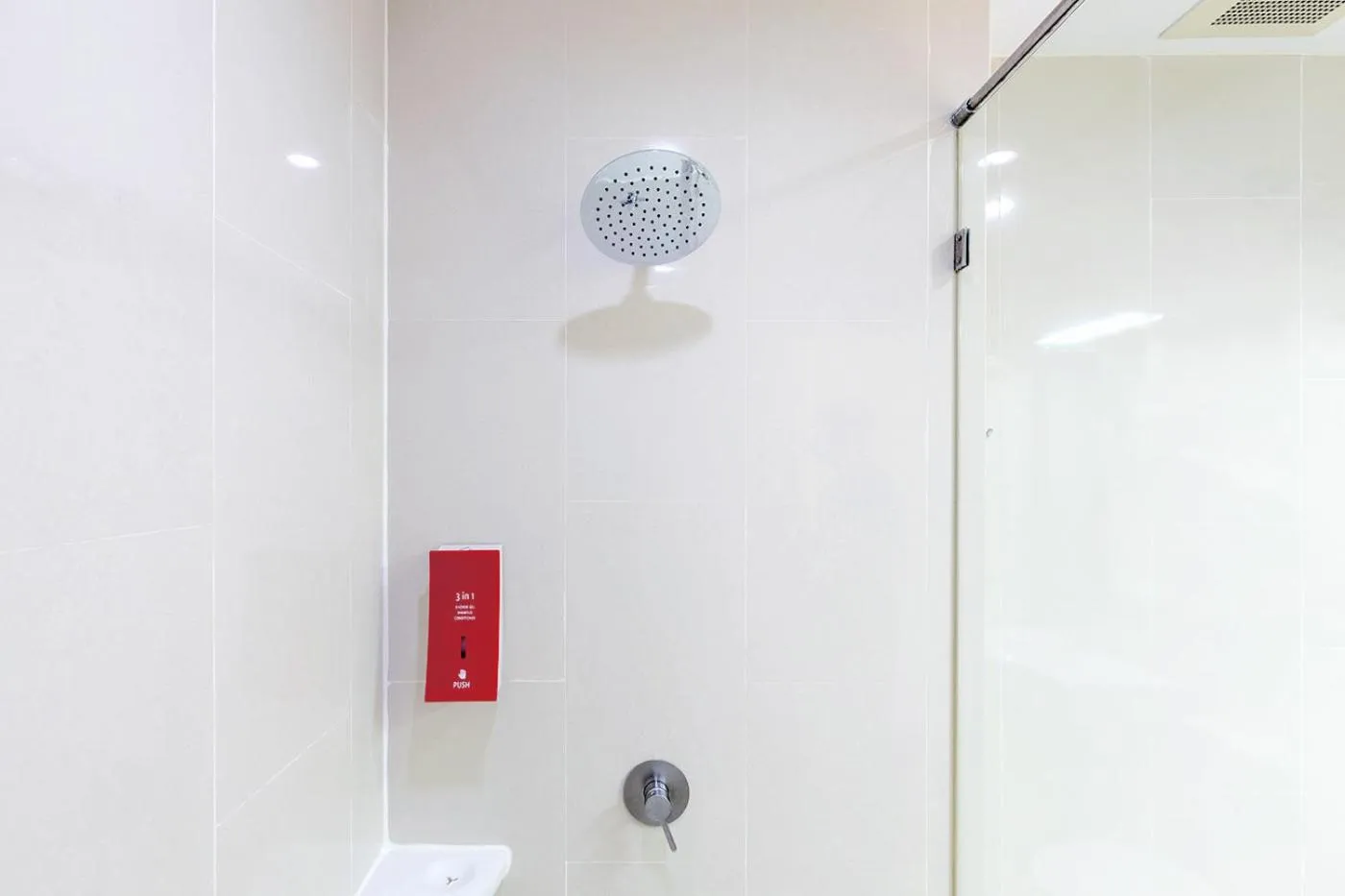 Bathroom in Easy Planet Phuket Patong