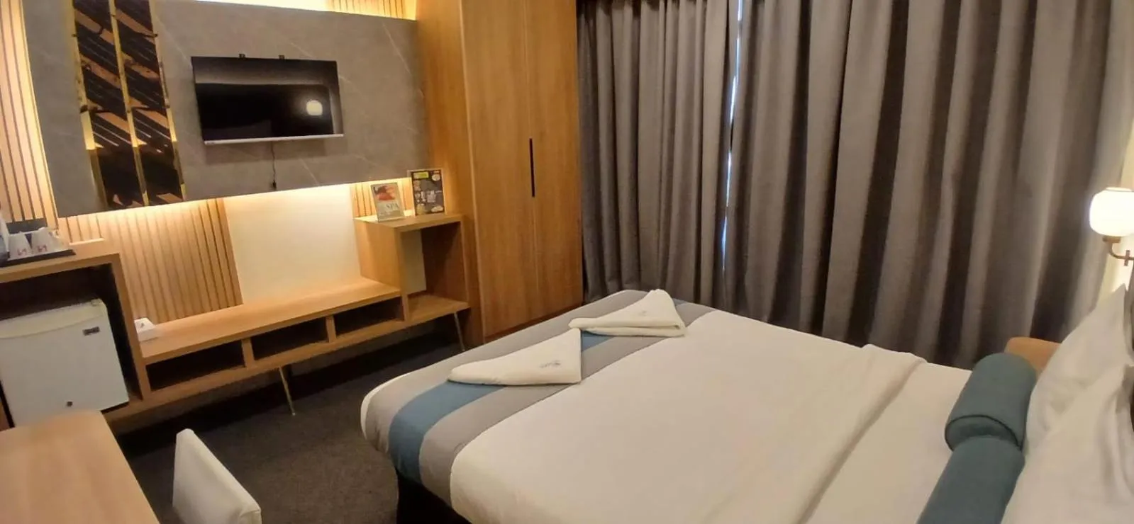 Bed in Mermaid Beach Hotel LLC