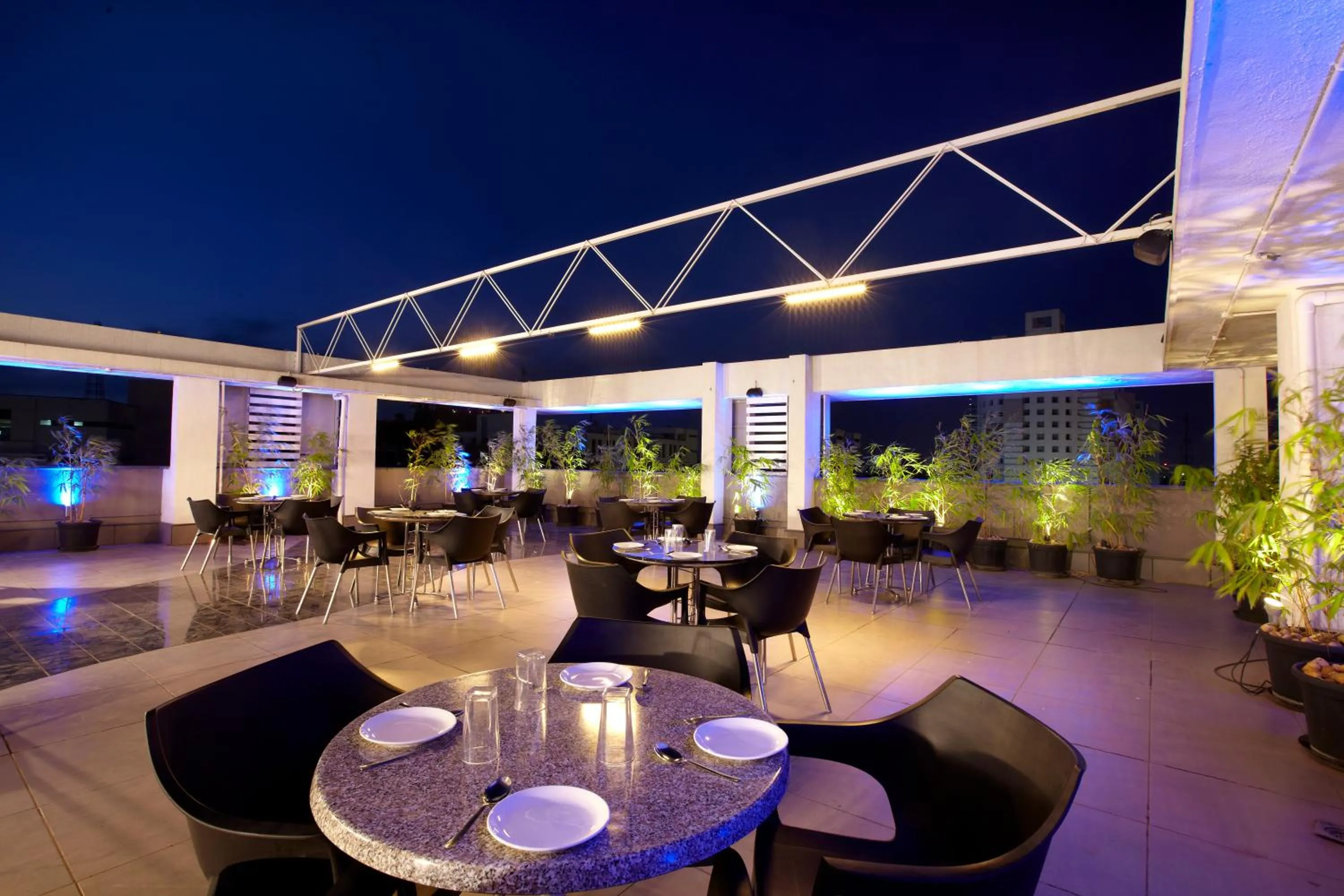 Restaurant/Places to Eat in BIZZ Tamanna Hotel