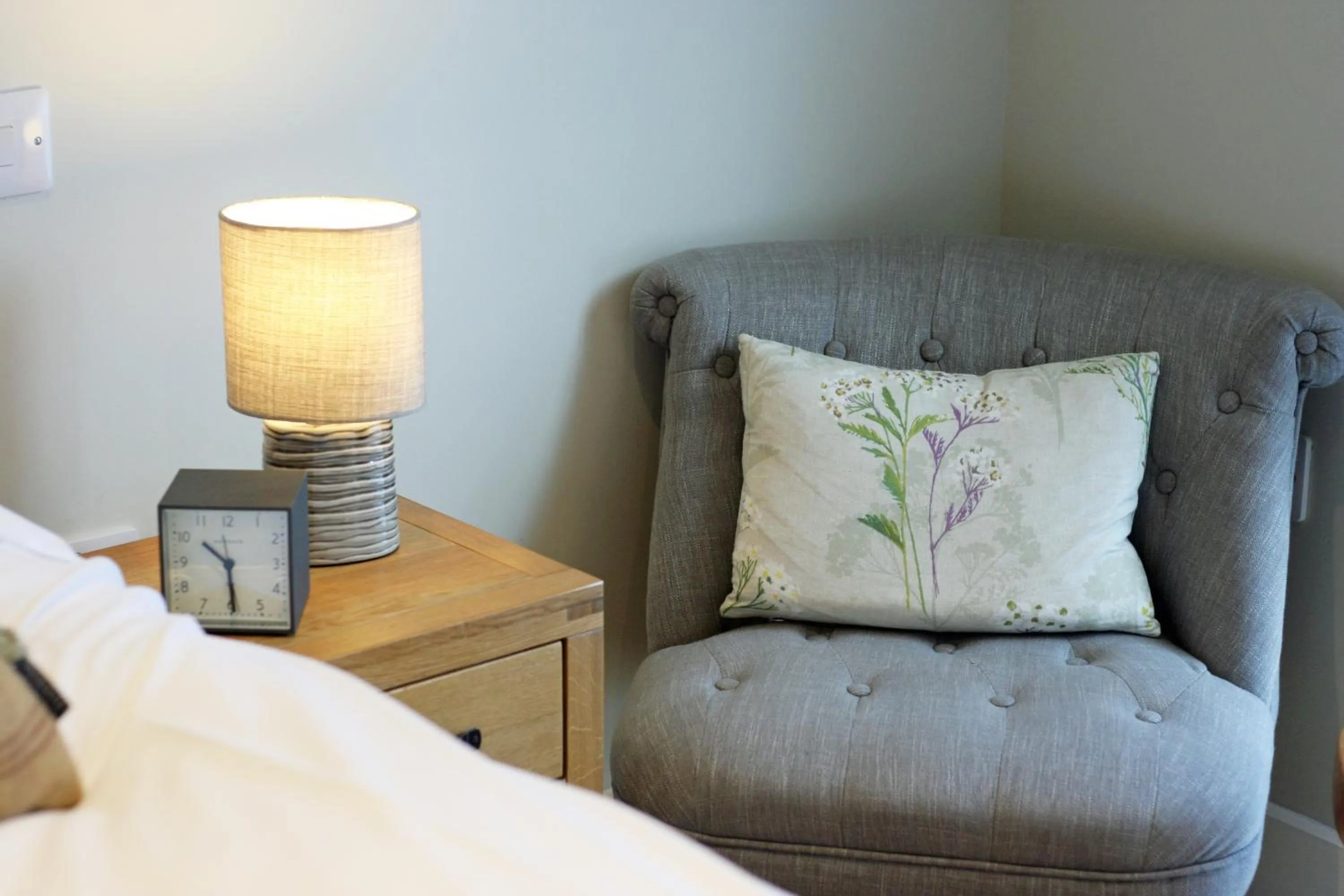 Bedroom, Bed in The Red Cow