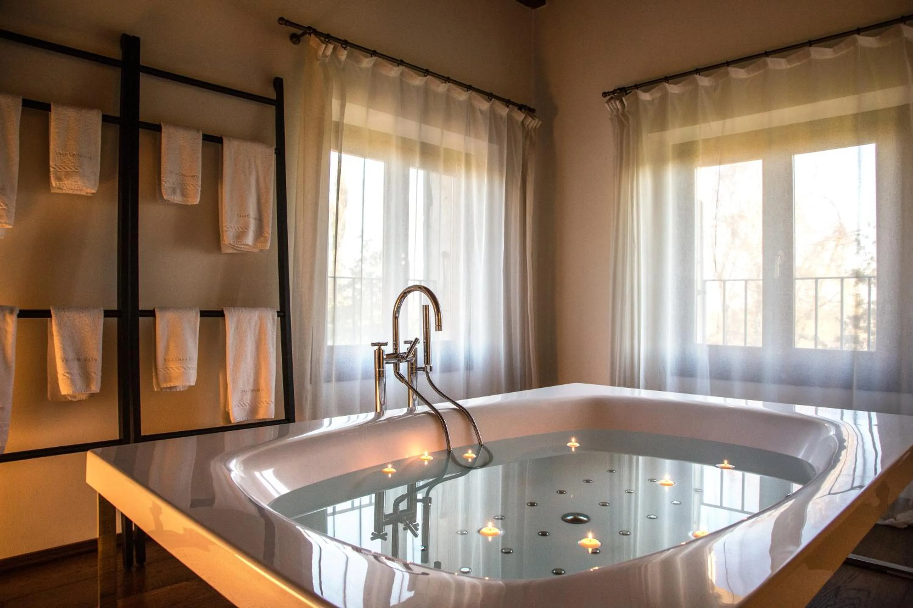 Hot Tub in Relais Villa Ormaneto