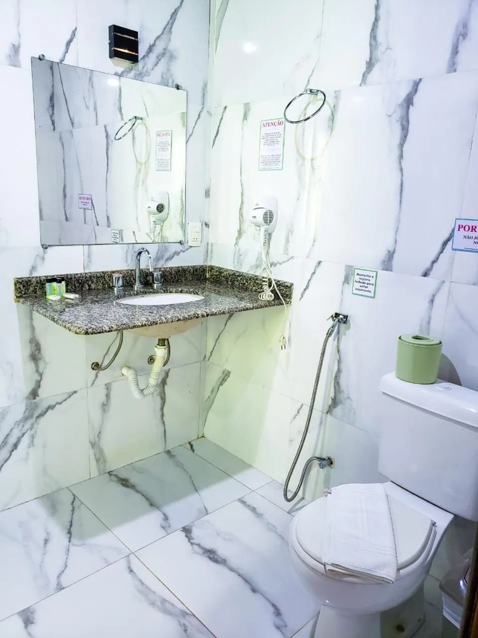 Shower in Pousada Mirante do Penedo