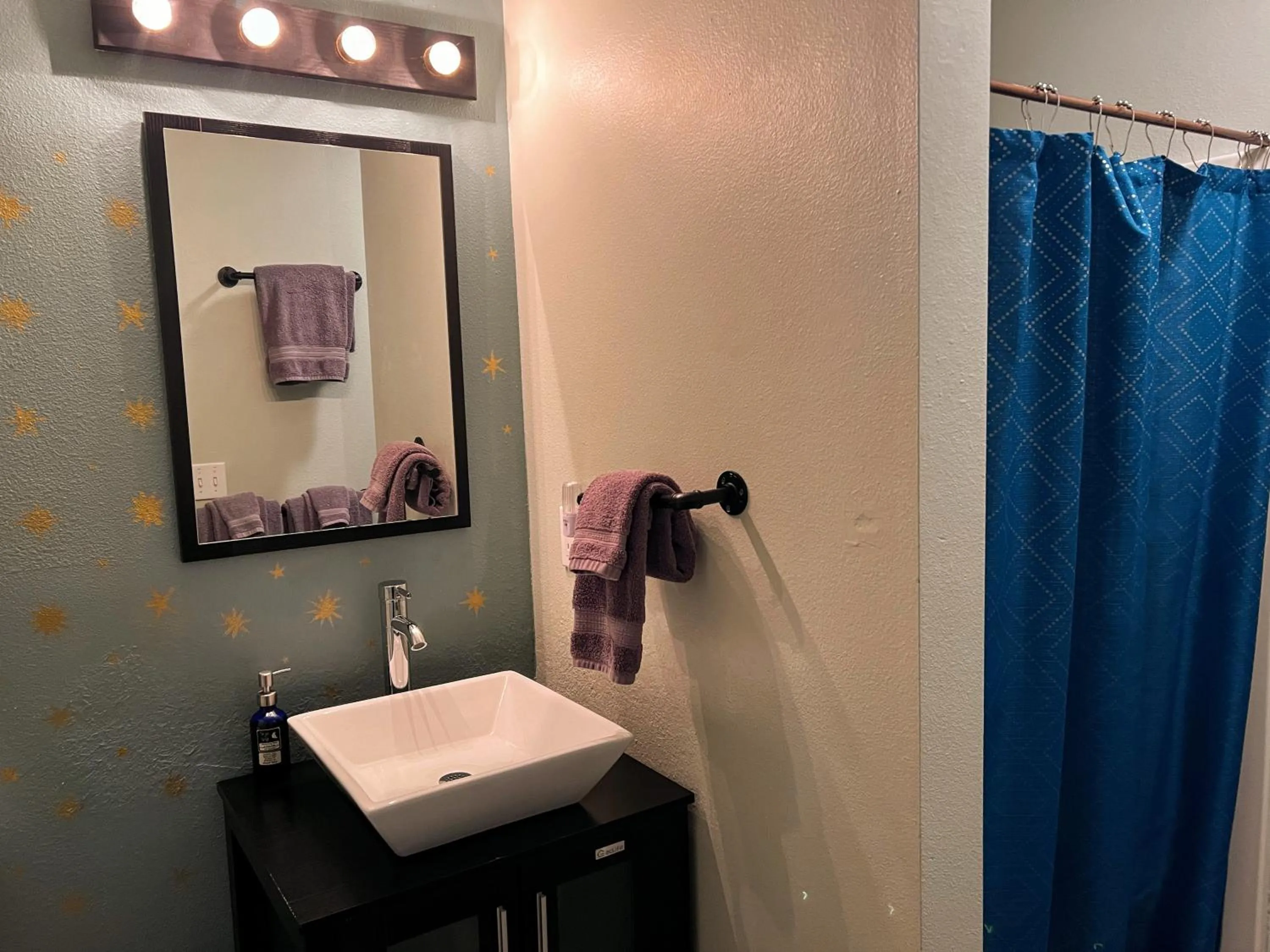 Bathroom in Starry Night Inn