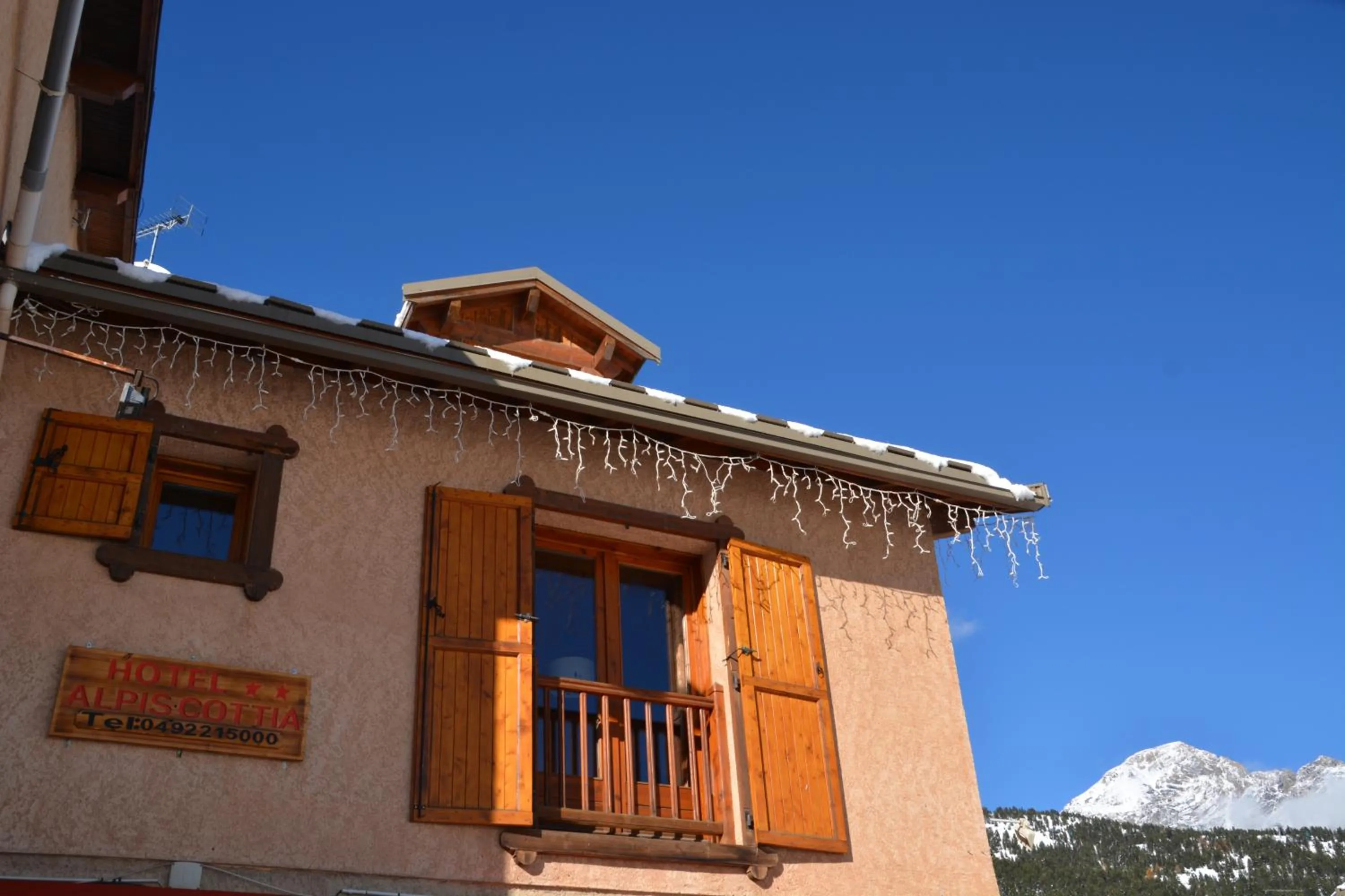 Facade/entrance in Hôtel Alpis Cottia