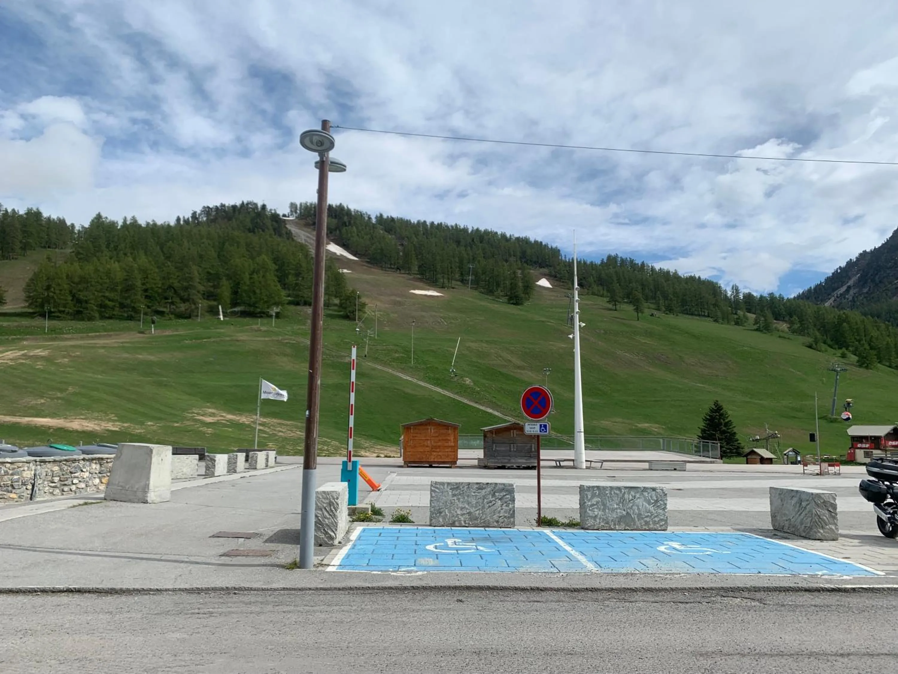 Parking in Hôtel Alpis Cottia