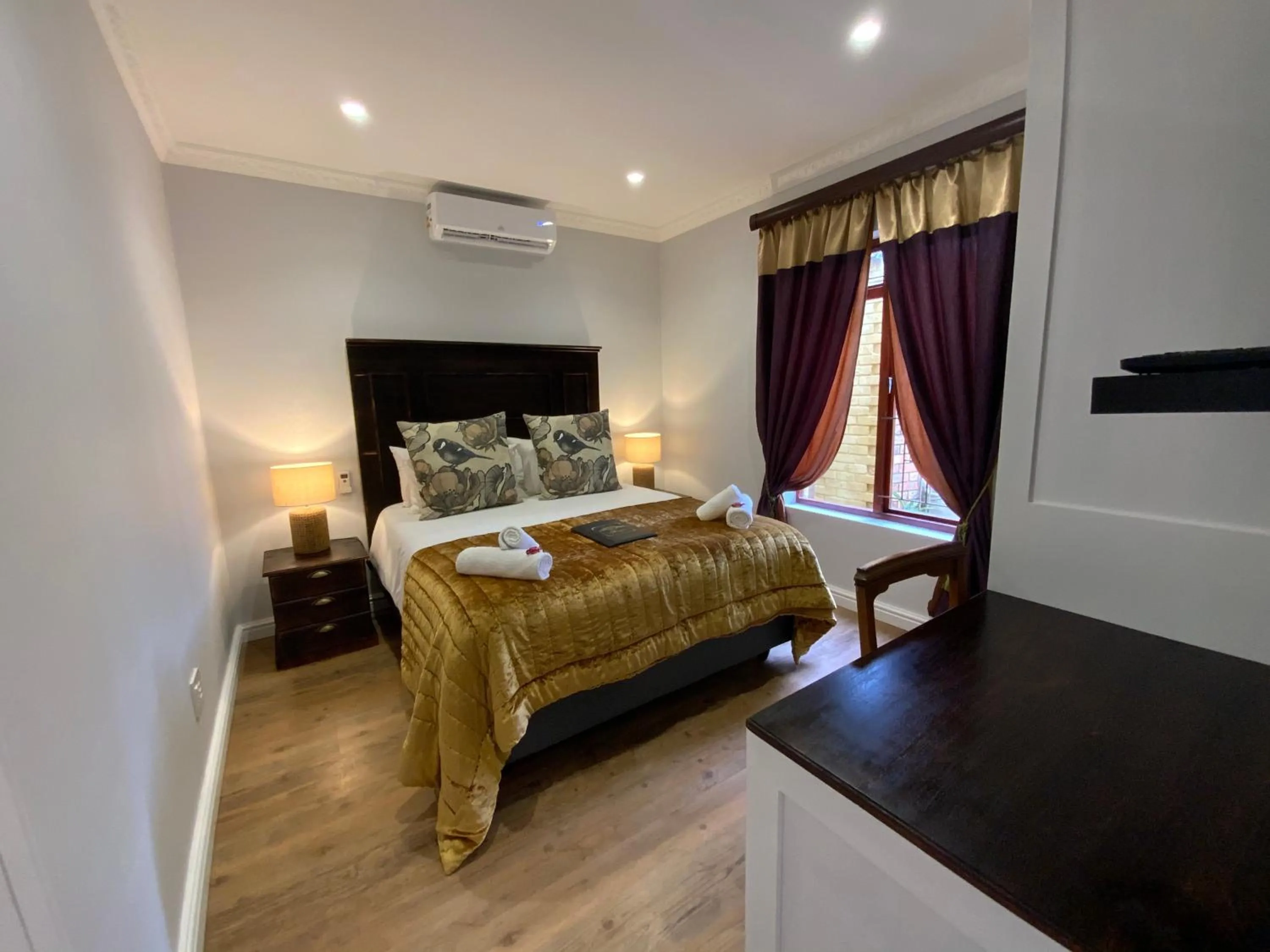 Bedroom, Bed in Goblin's Mead