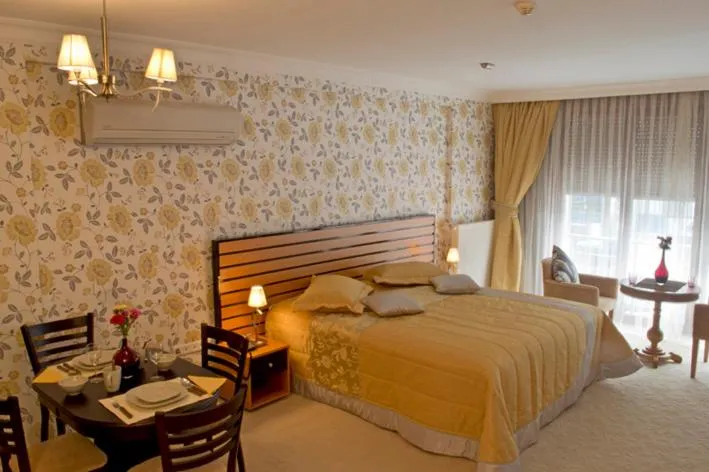 Photo of the whole room, Bed in The Bosphorus House