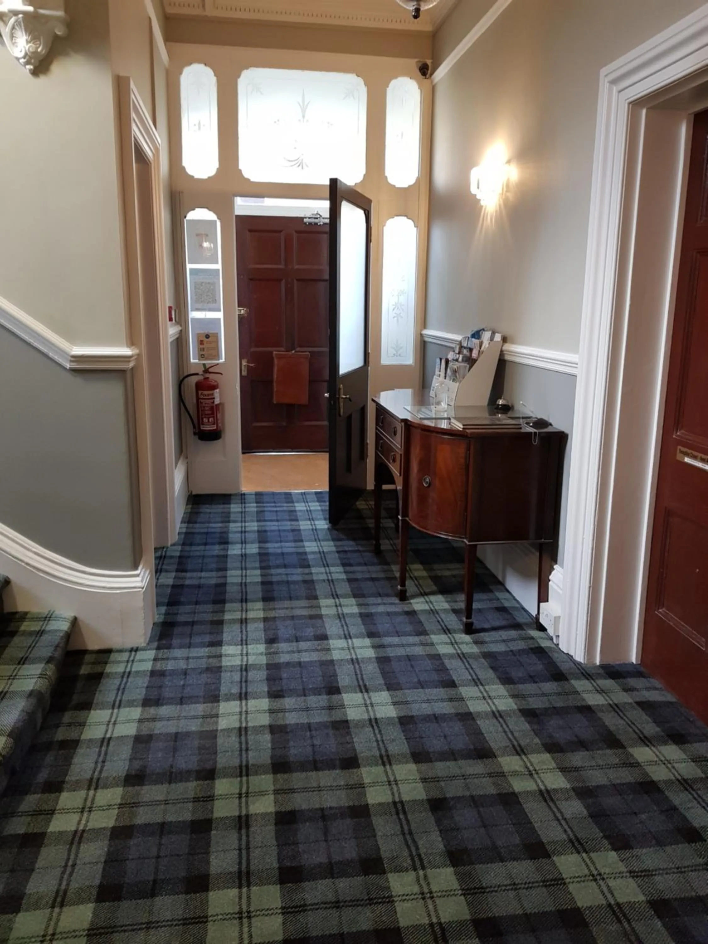 Facade/entrance in Kingswood Guest House