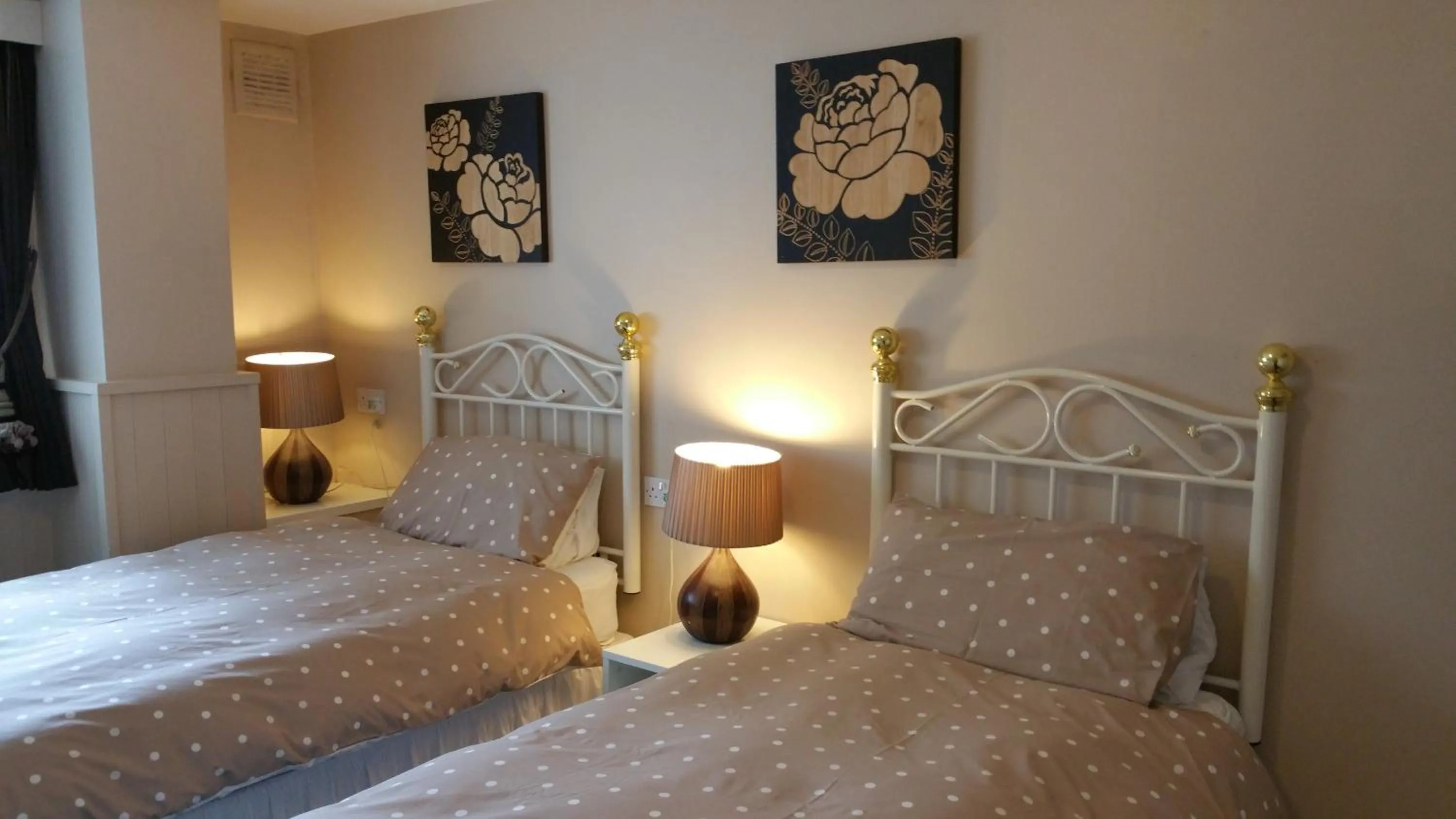 Photo of the whole room, Bed in Kingswood Guest House