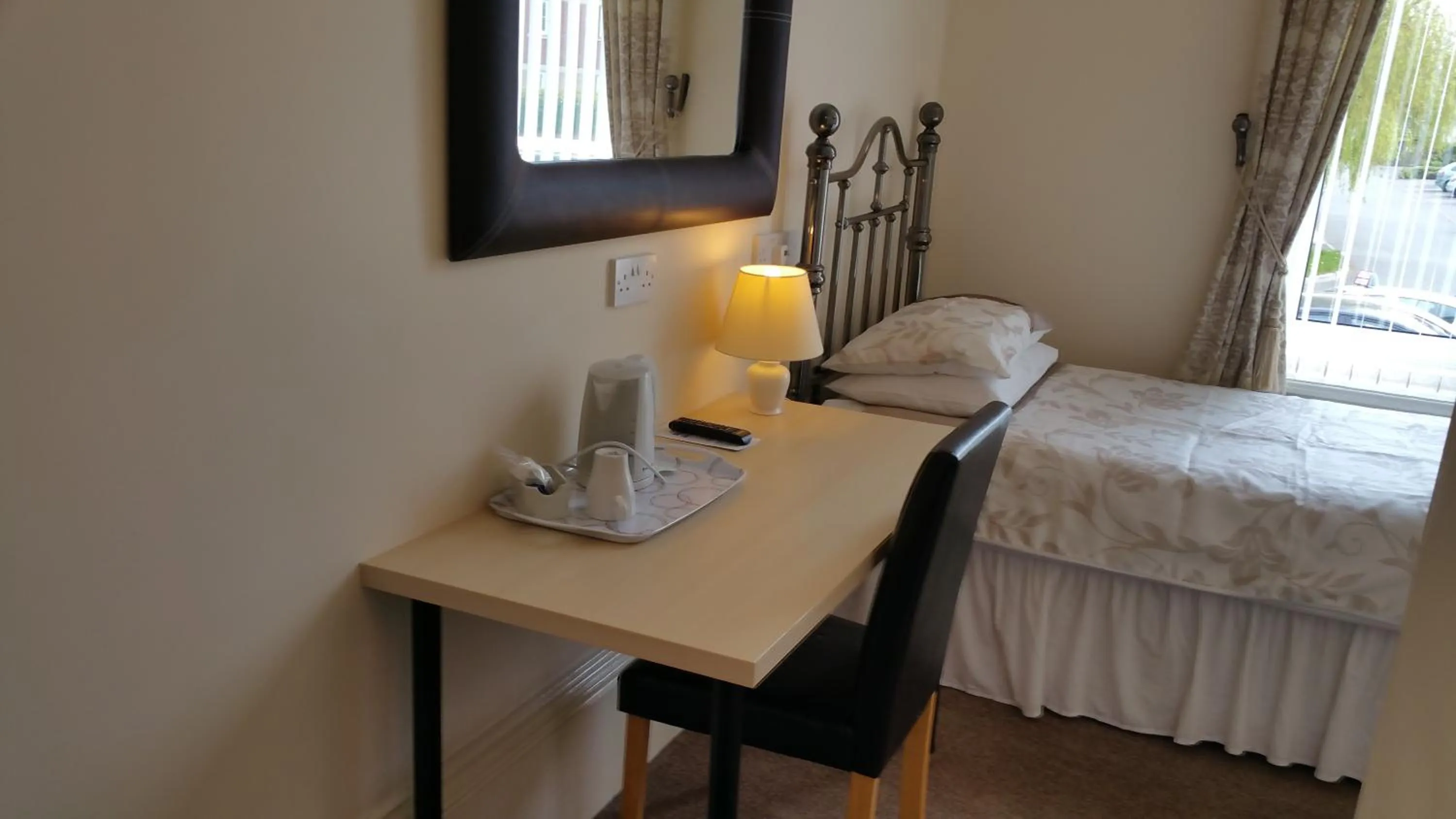 Photo of the whole room, Bed in Kingswood Guest House