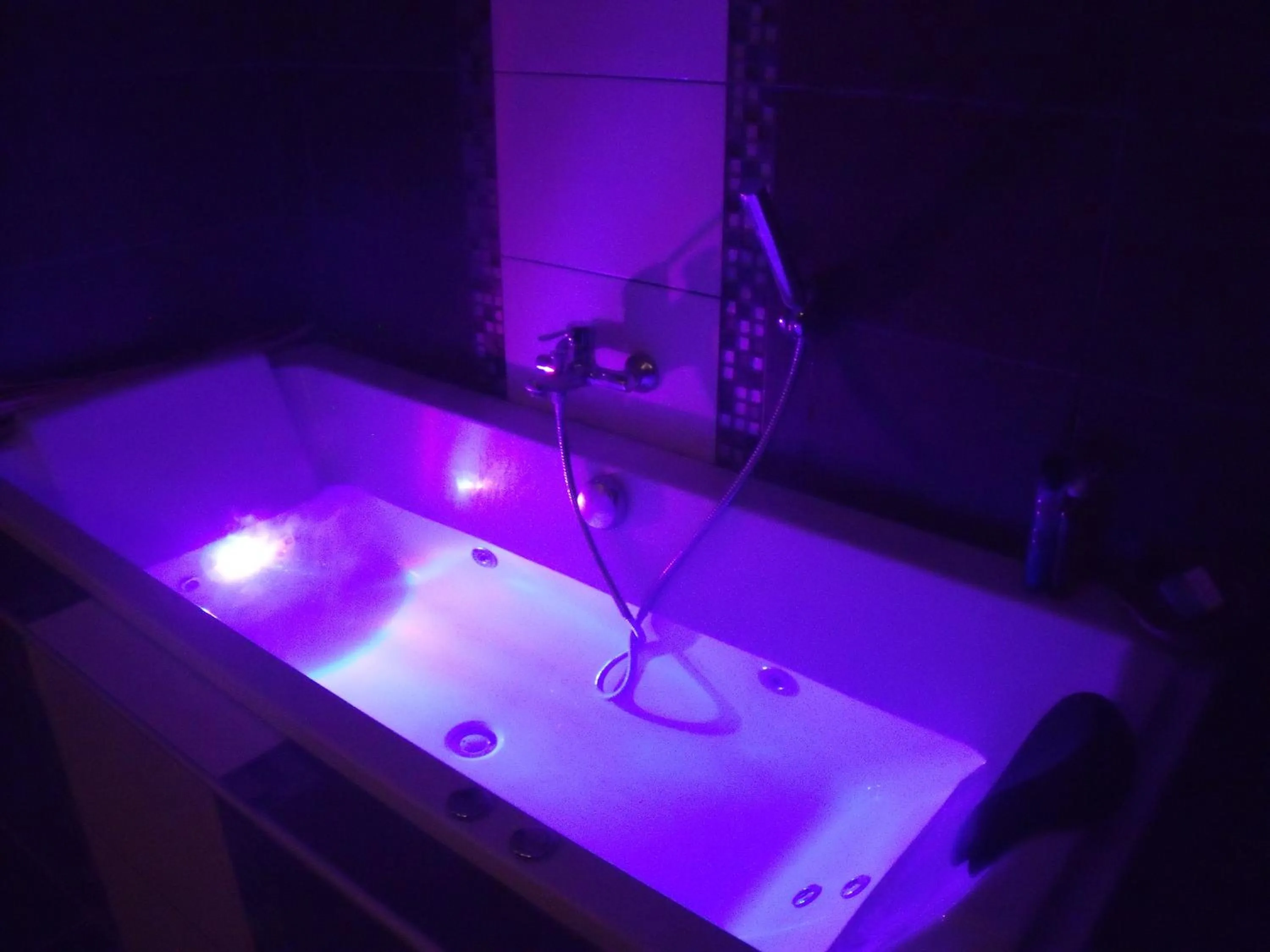 chambres d hotes ,hotel ,Secret d'une Nuit a vicq prės de onnaing,avec piscine