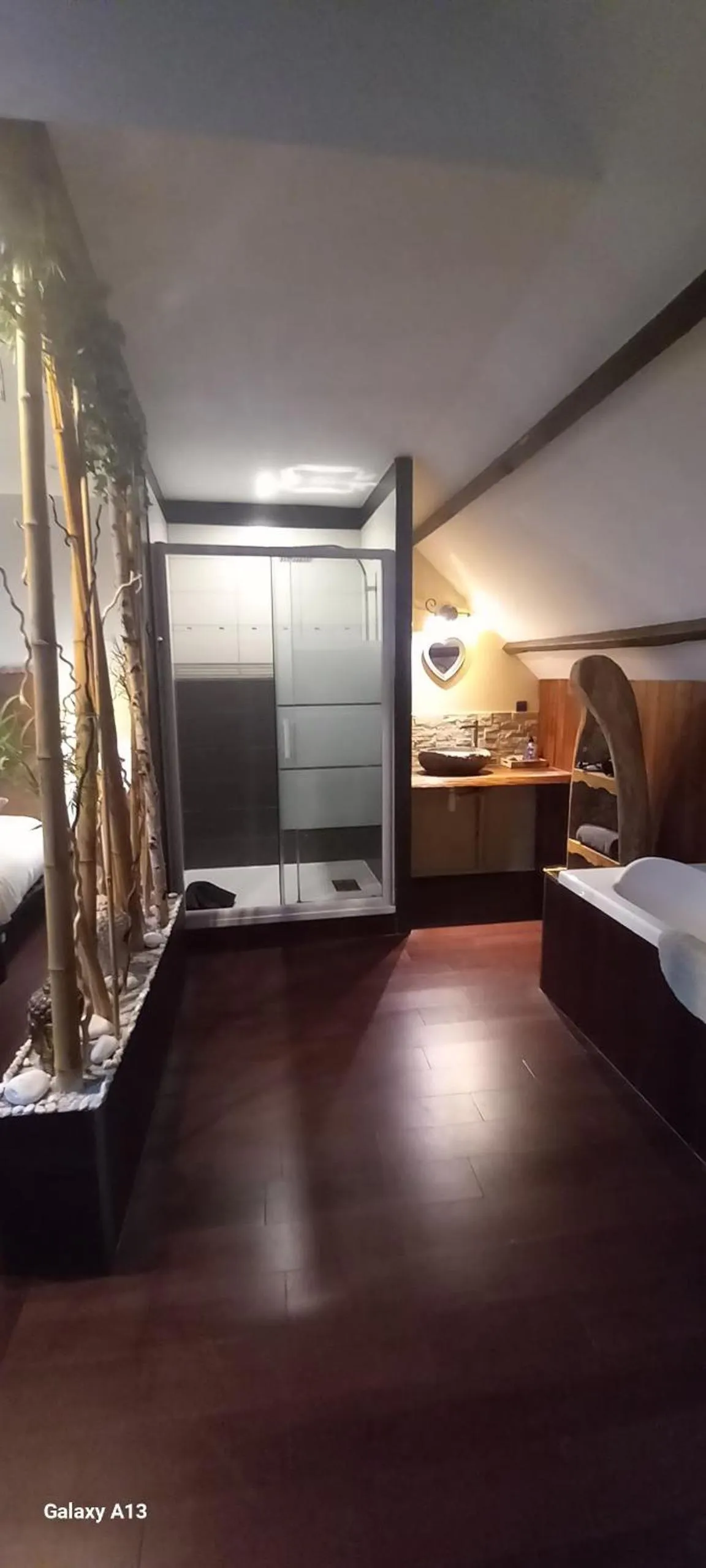 Bed in chambres d hotes ,hotel ,Secret d'une Nuit a vicq prės de onnaing,avec piscine