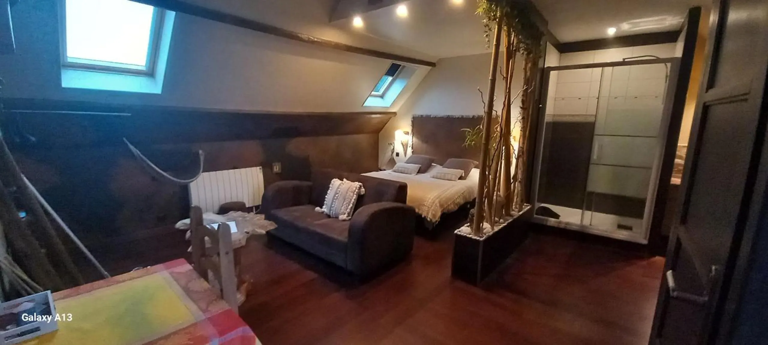 Bed in chambres d hotes ,hotel ,Secret d'une Nuit a vicq prės de onnaing,avec piscine