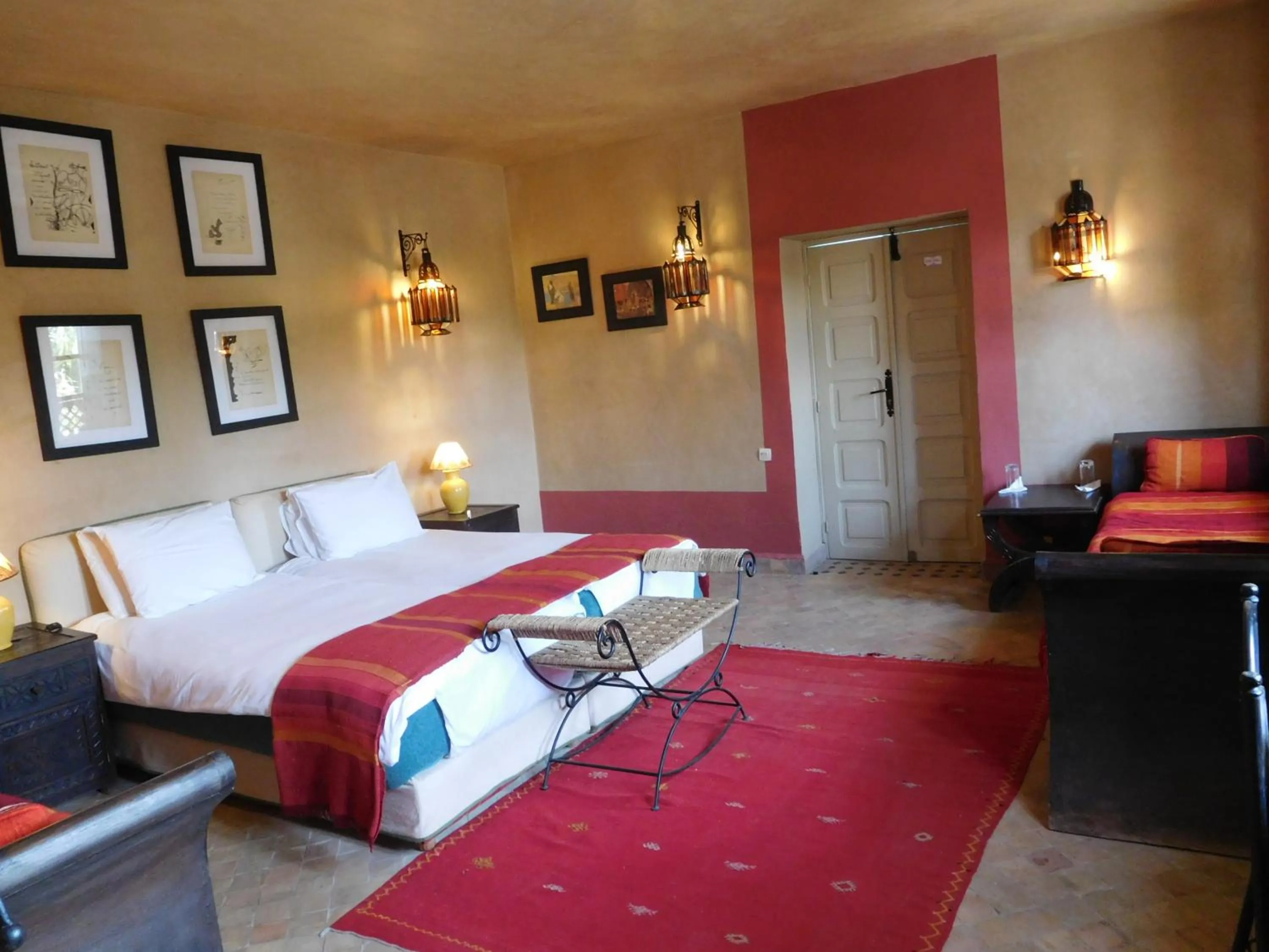 Photo of the whole room in Palais Oumensour