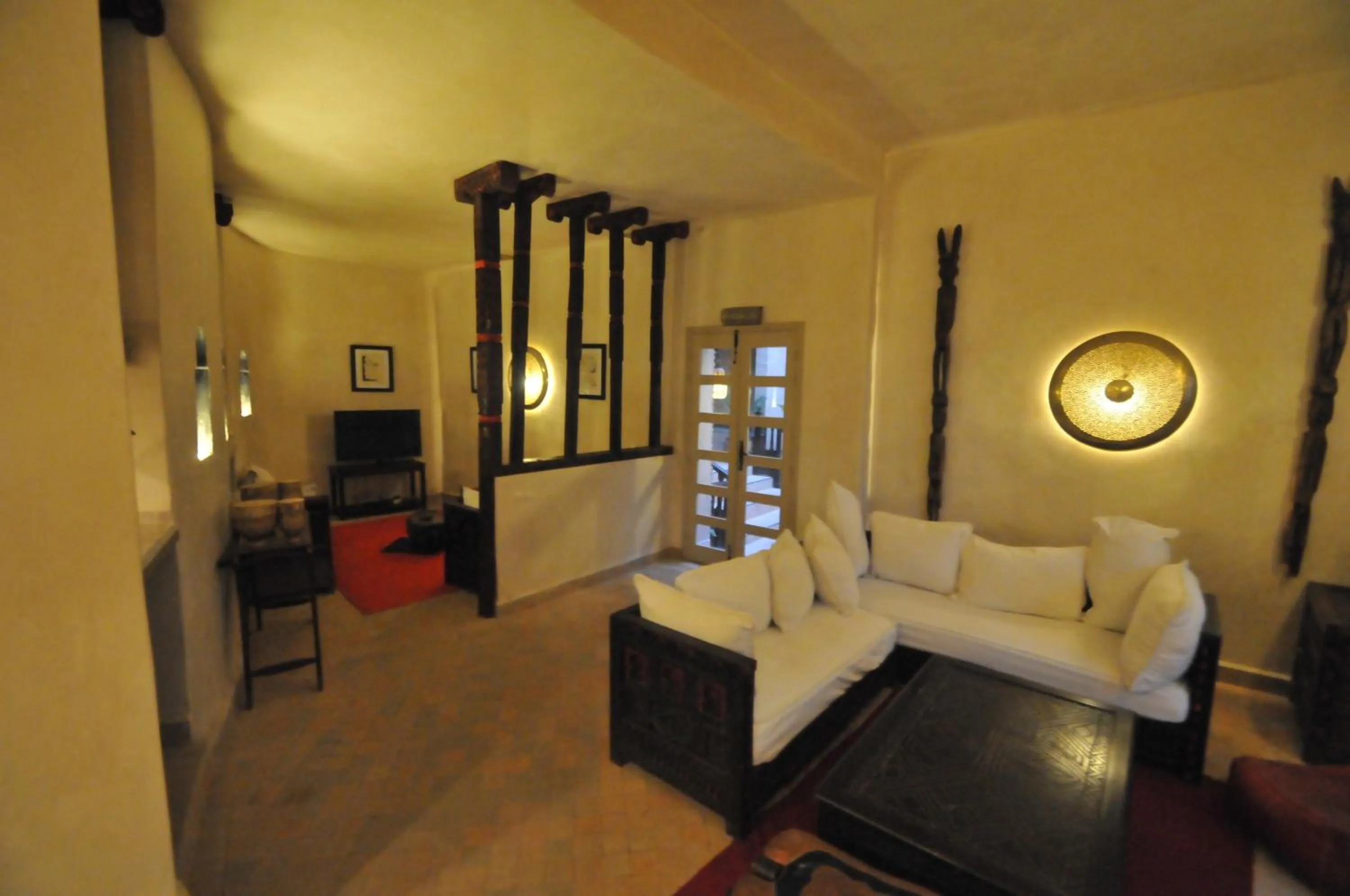 Communal lounge/ TV room in Palais Oumensour