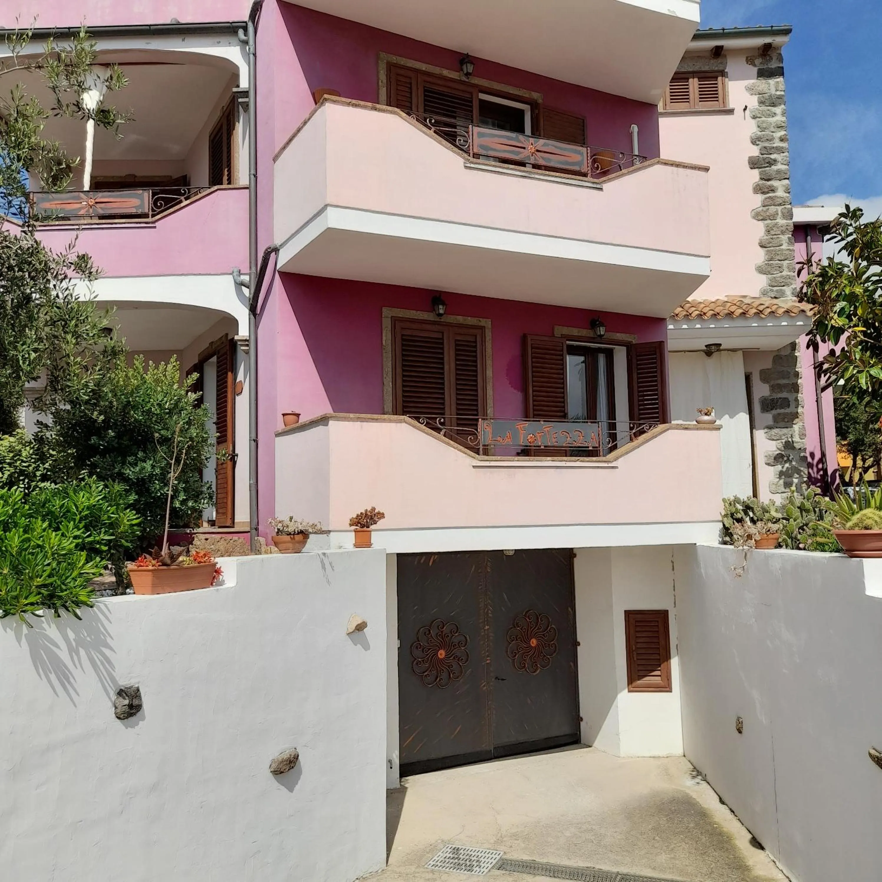 Property building in La Fortezza casa vacanze & appartament