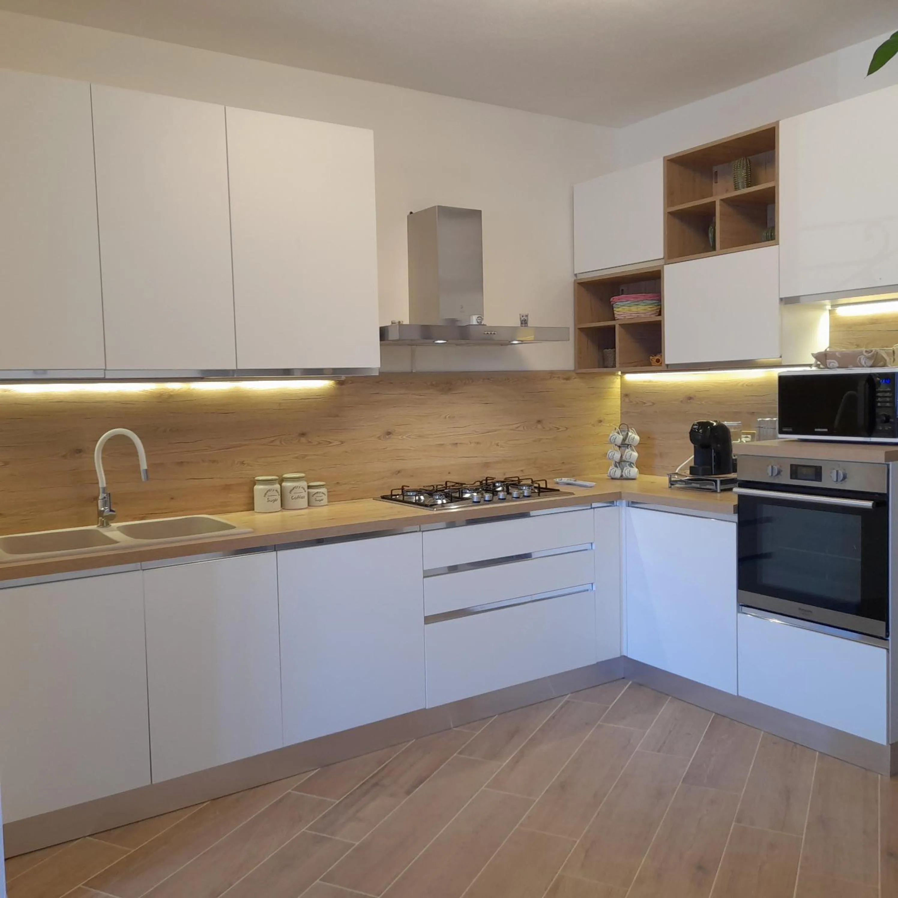Kitchen or kitchenette in La Fortezza casa vacanze & appartament