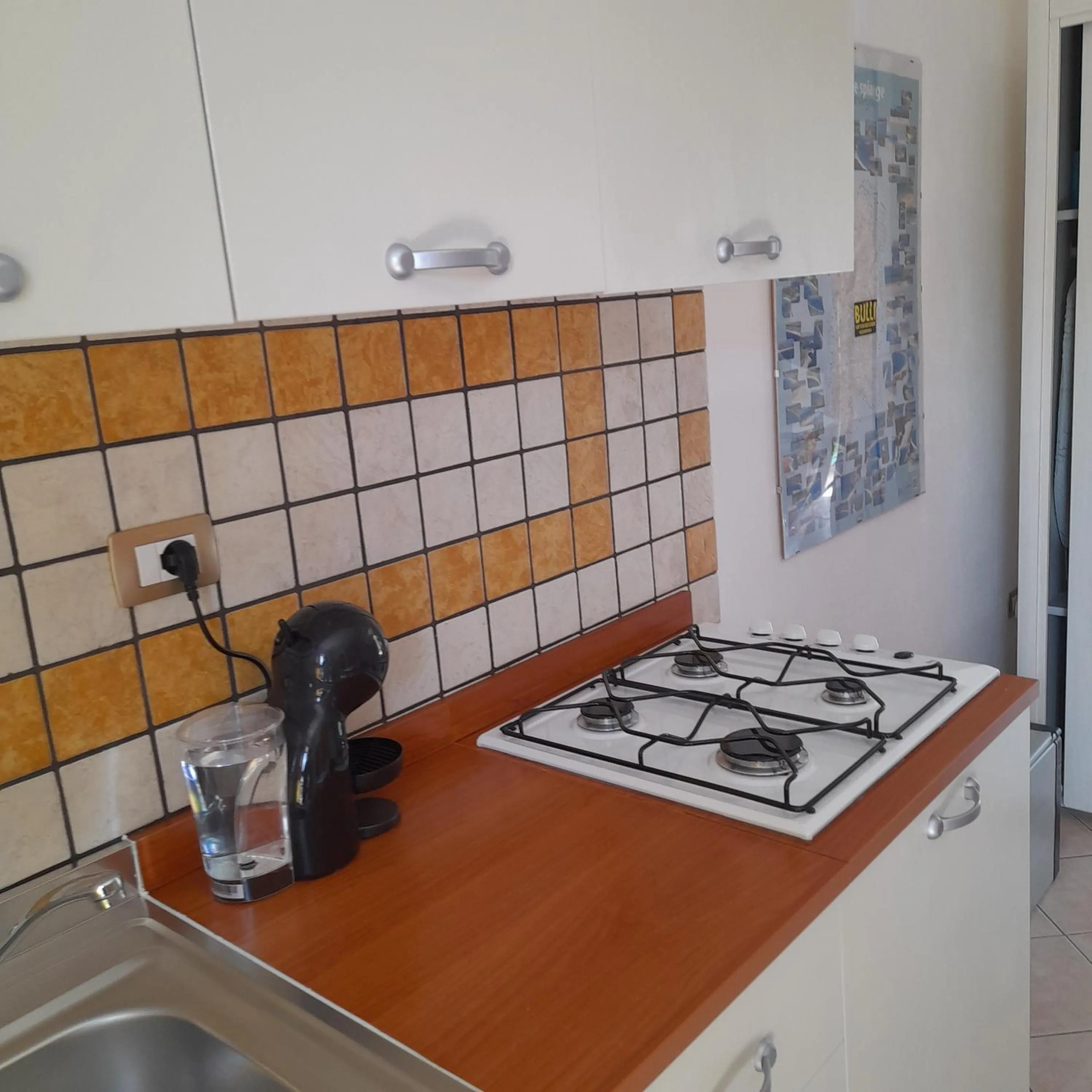 Kitchen or kitchenette in La Fortezza casa vacanze & appartament