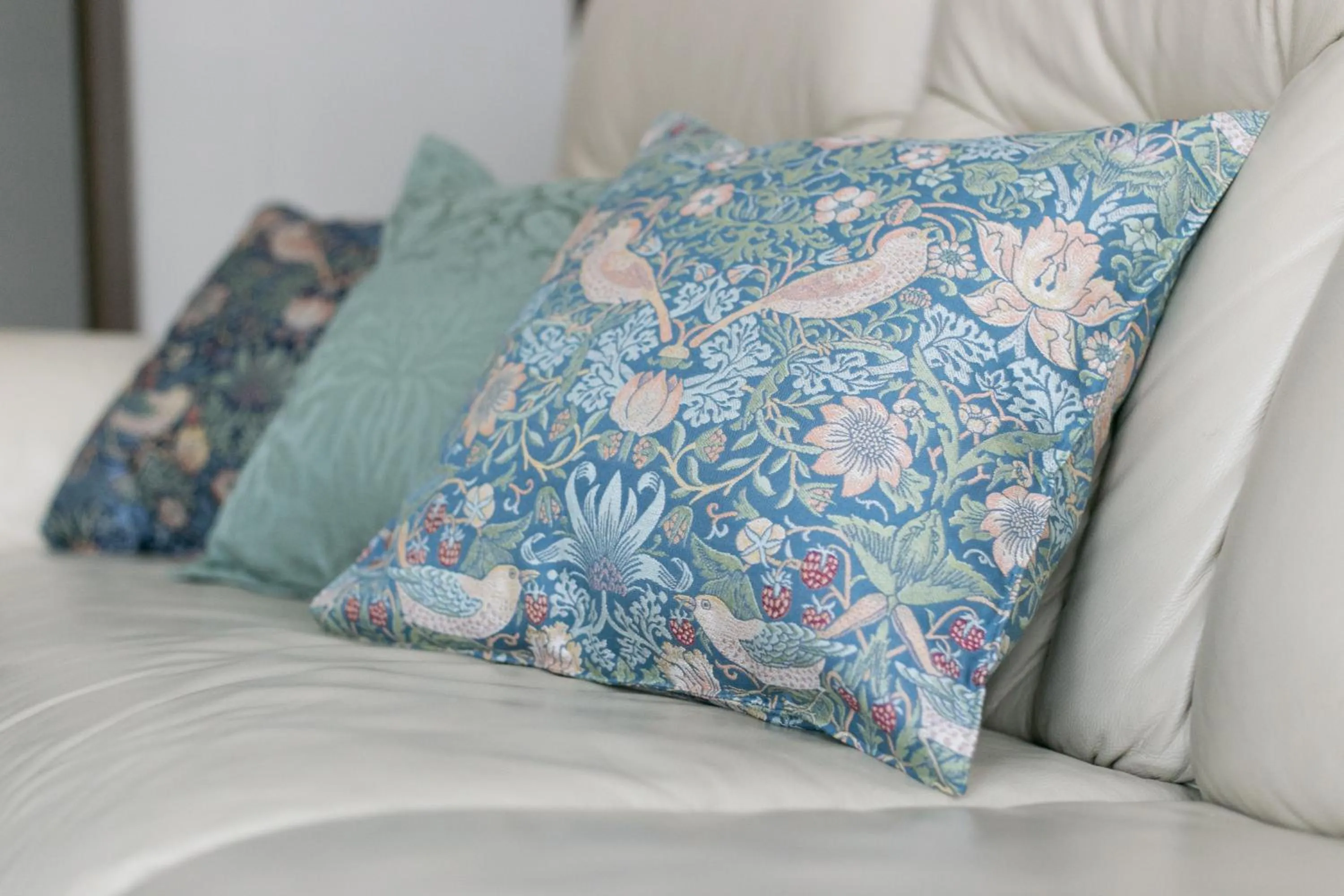 Living room, Bed in villa yawaragi