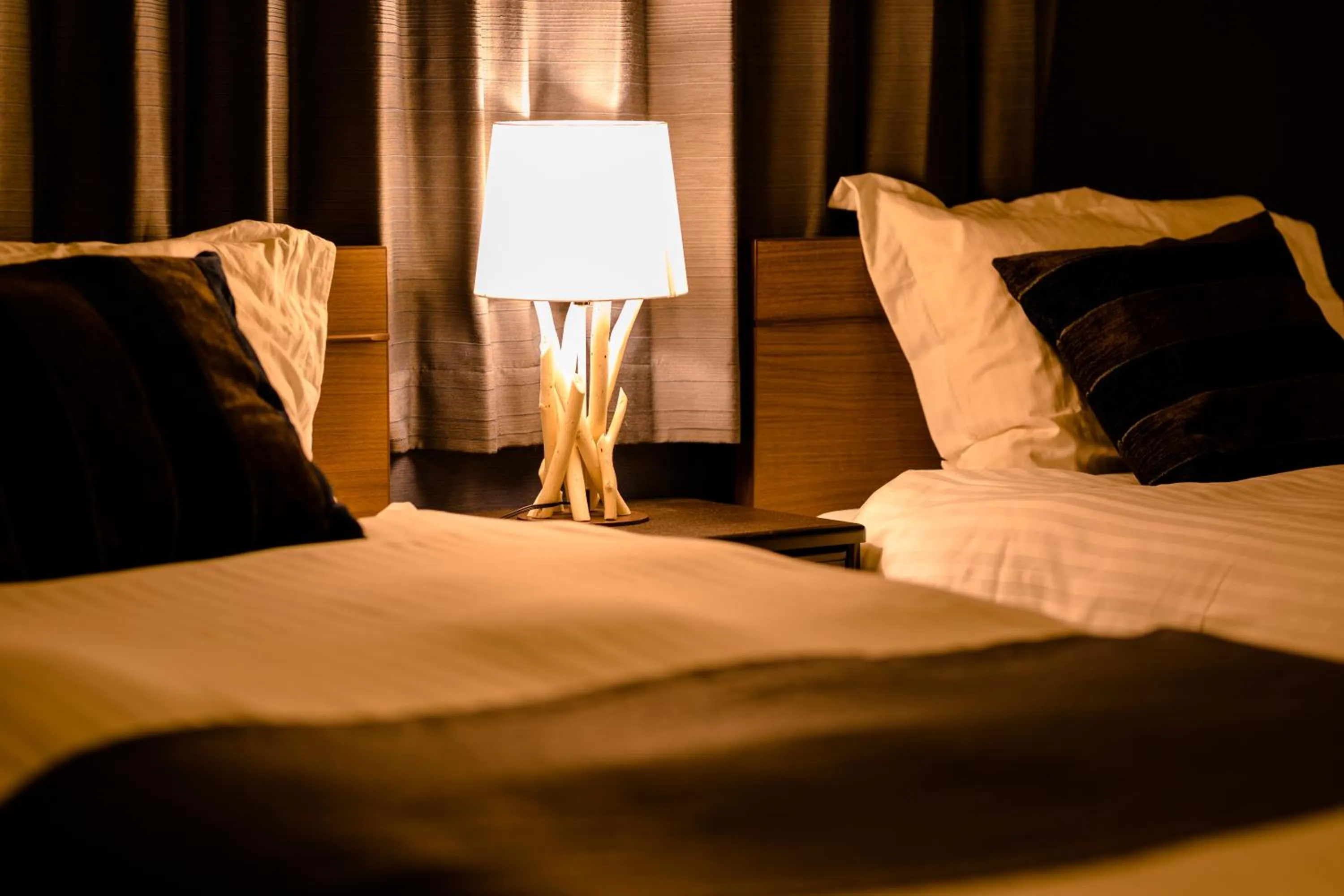 Decorative detail, Bed in villa yawaragi