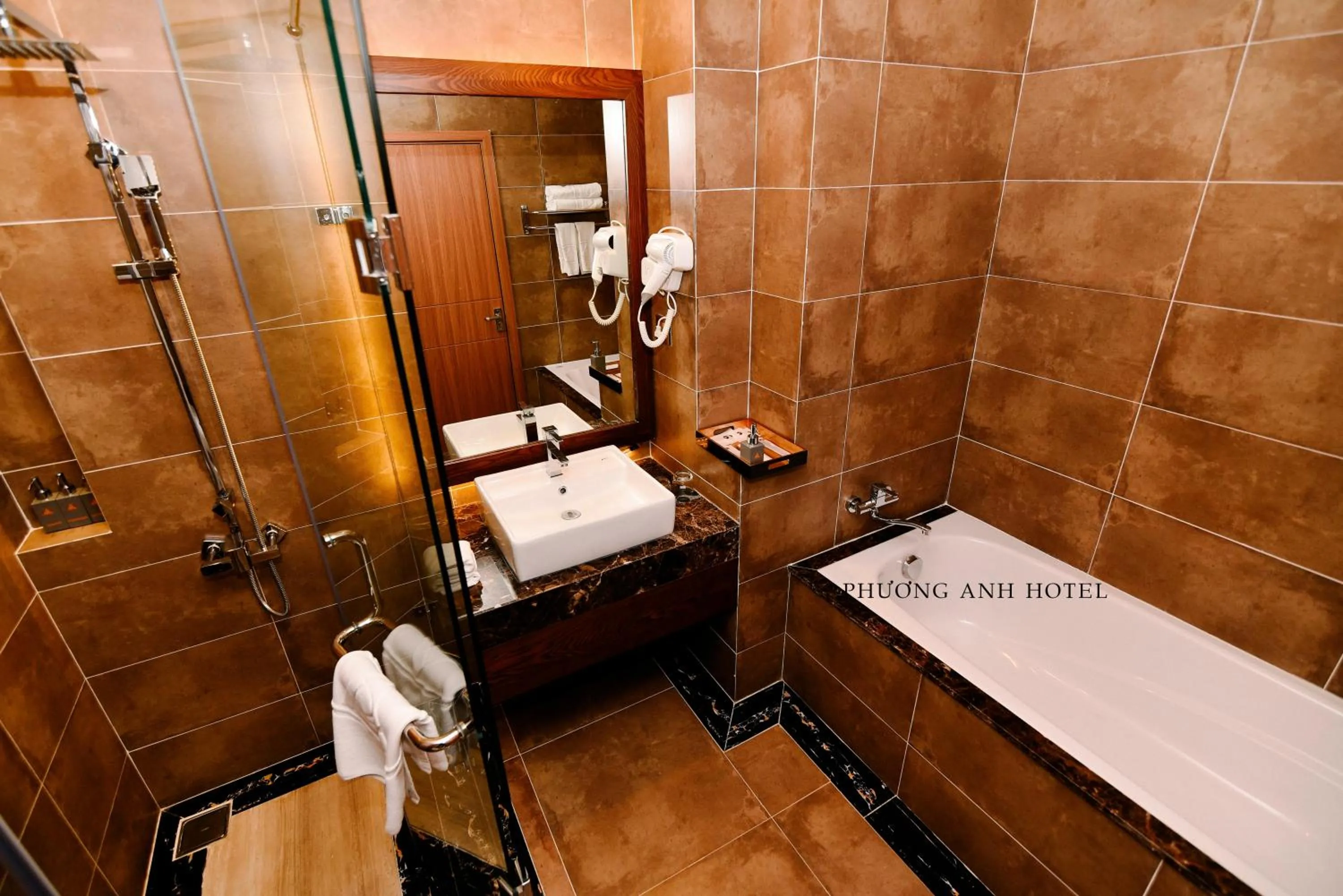 Shower in Khách sạn Phương Anh