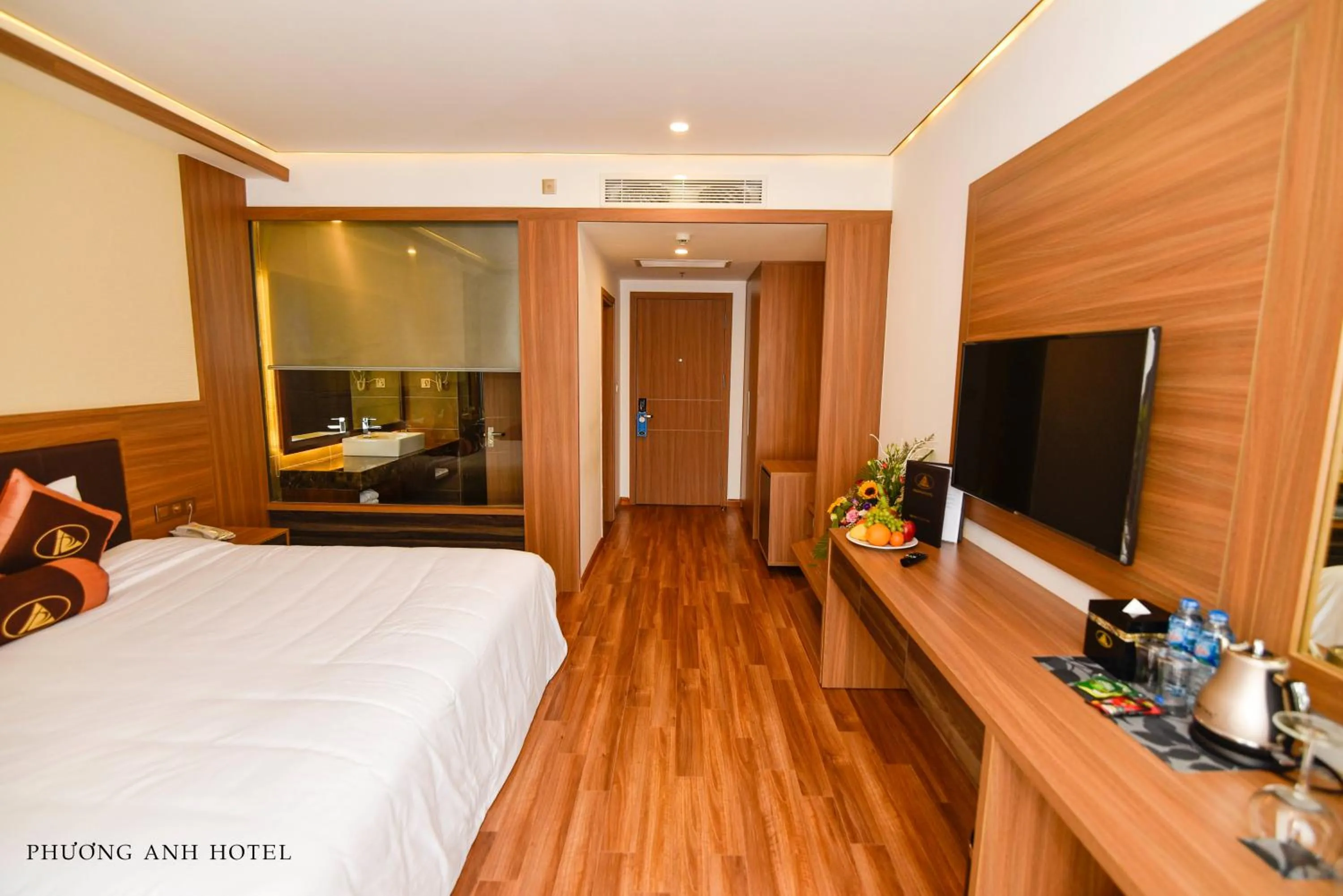 Communal lounge/ TV room, Bed in Khách sạn Phương Anh