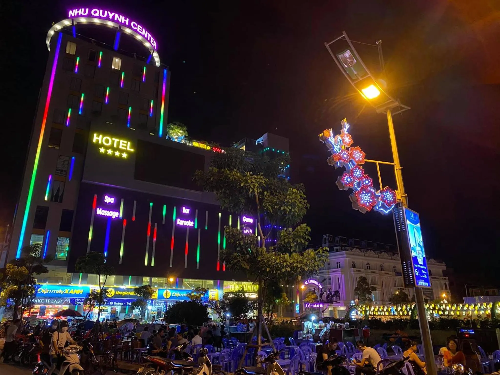 Night in Khách sạn Phương Anh