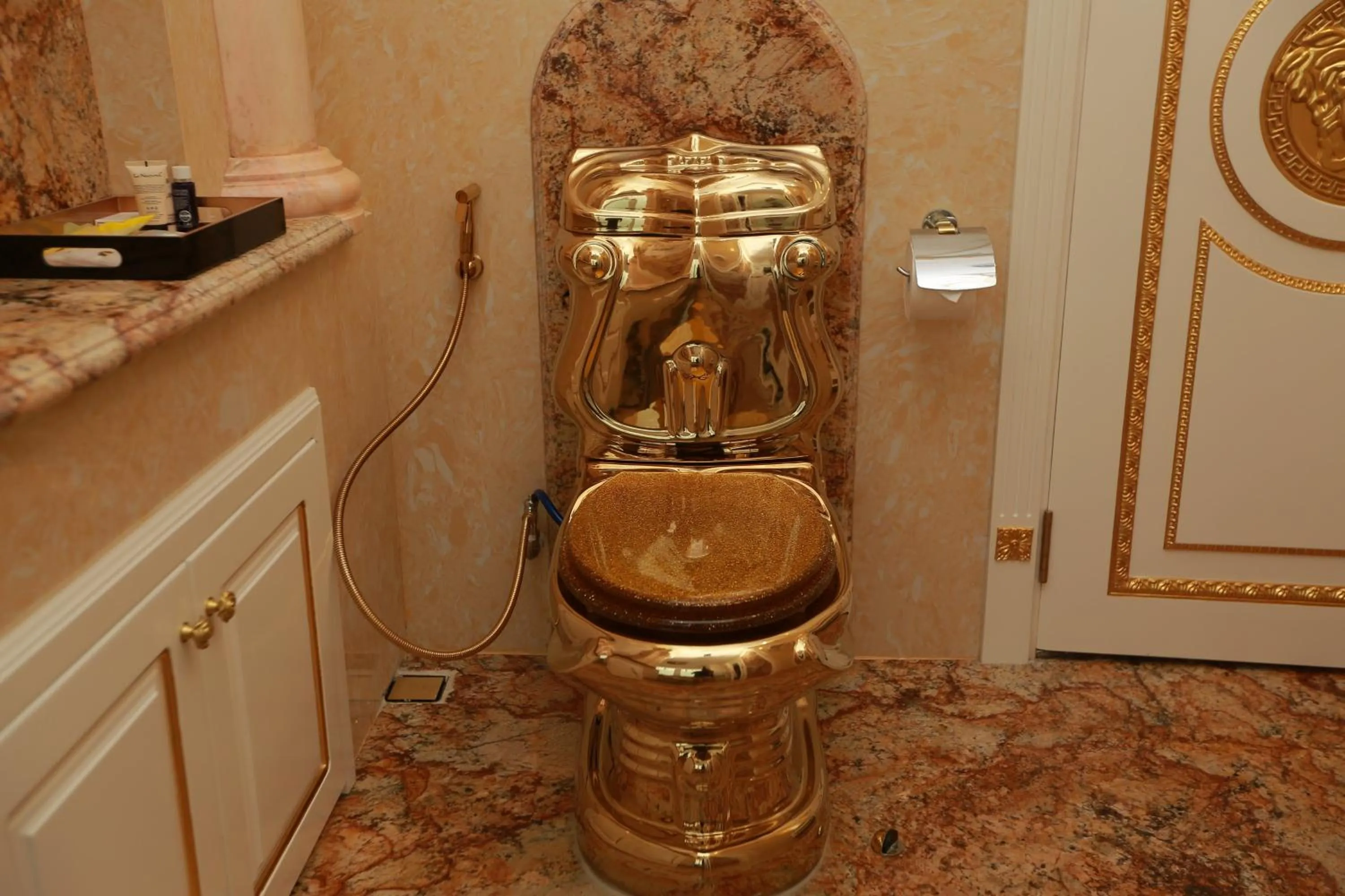 Toilet in Khách sạn Phương Anh