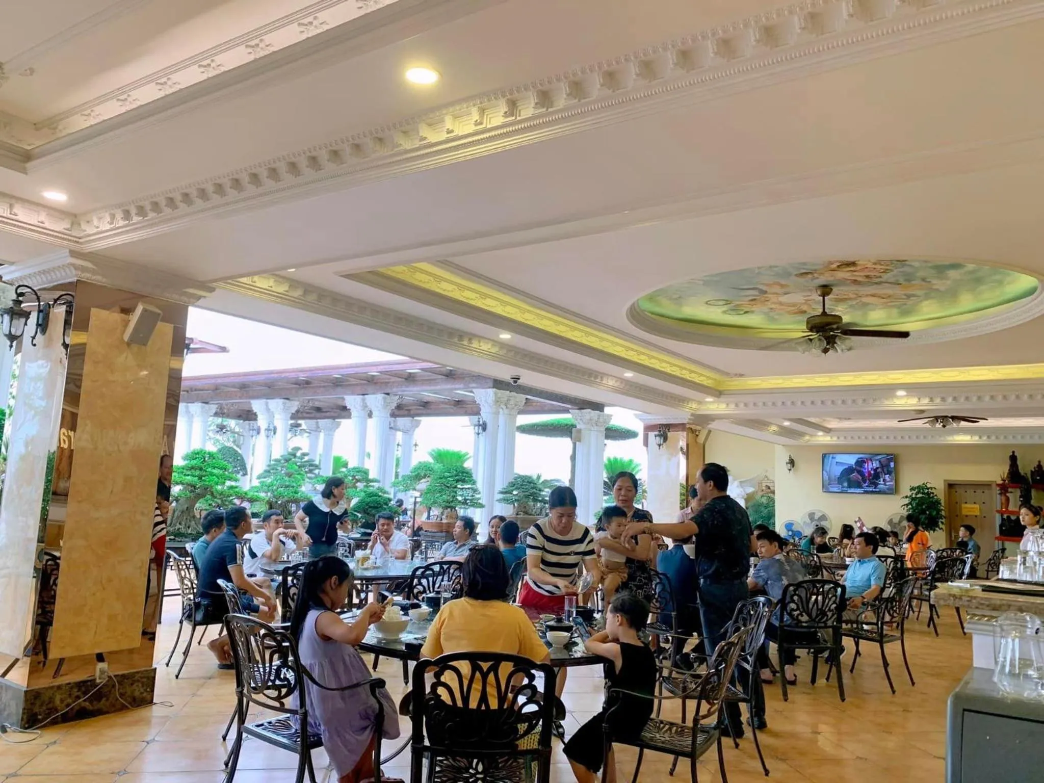 Restaurant/places to eat in Khách sạn Phương Anh