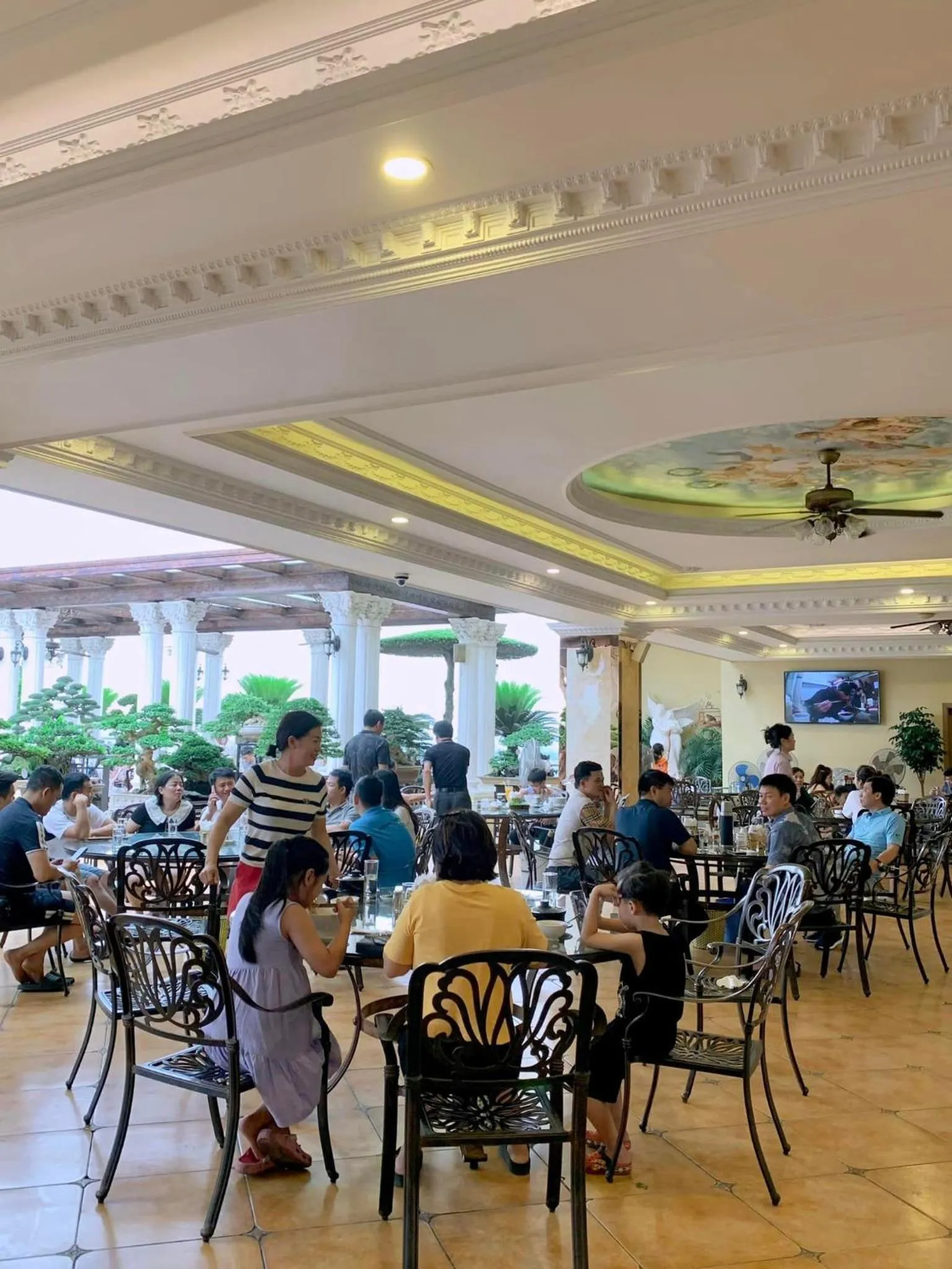 Restaurant/places to eat in Khách sạn Phương Anh