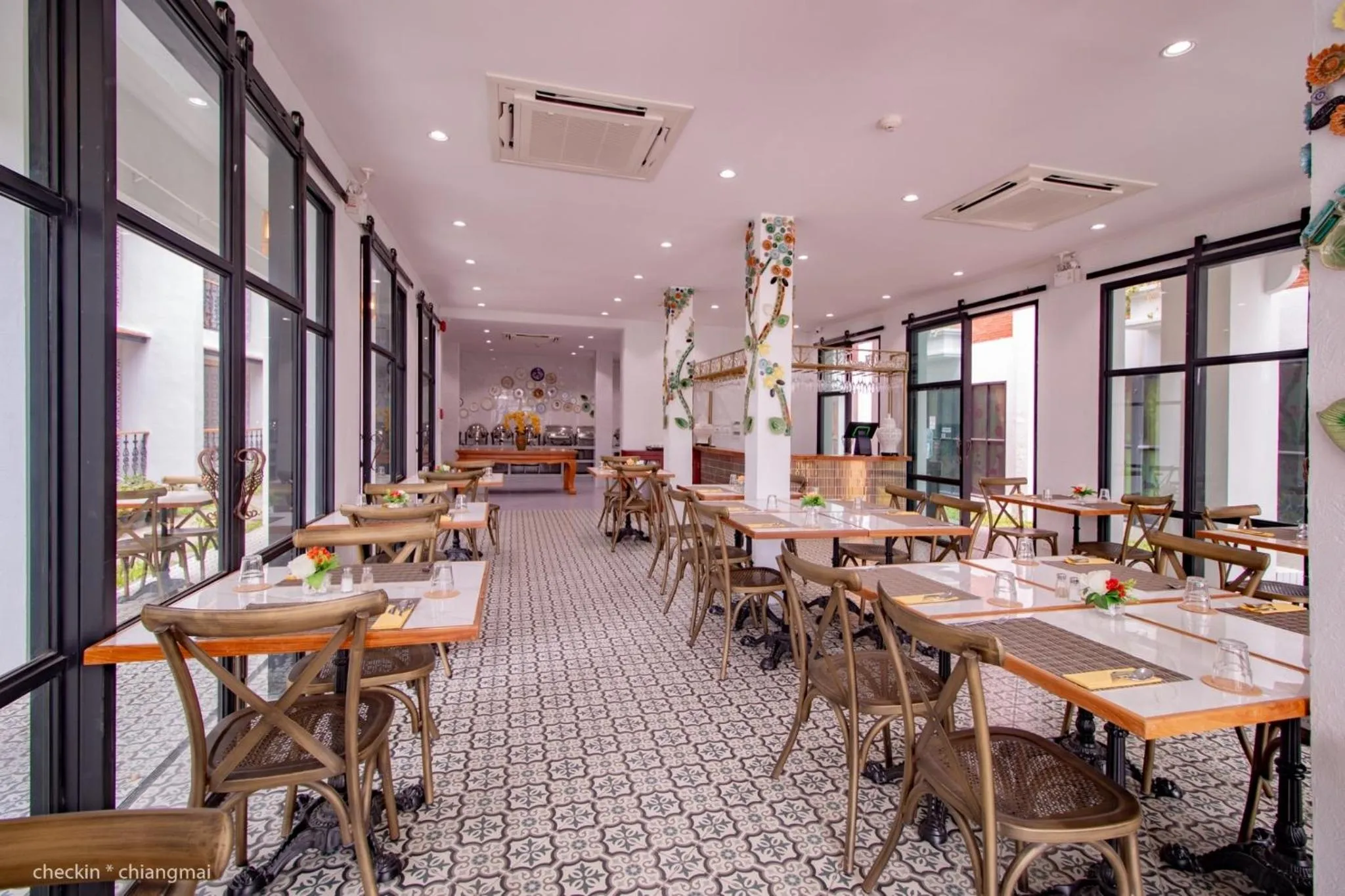 Restaurant/places to eat in Lanna Oriental Hotel