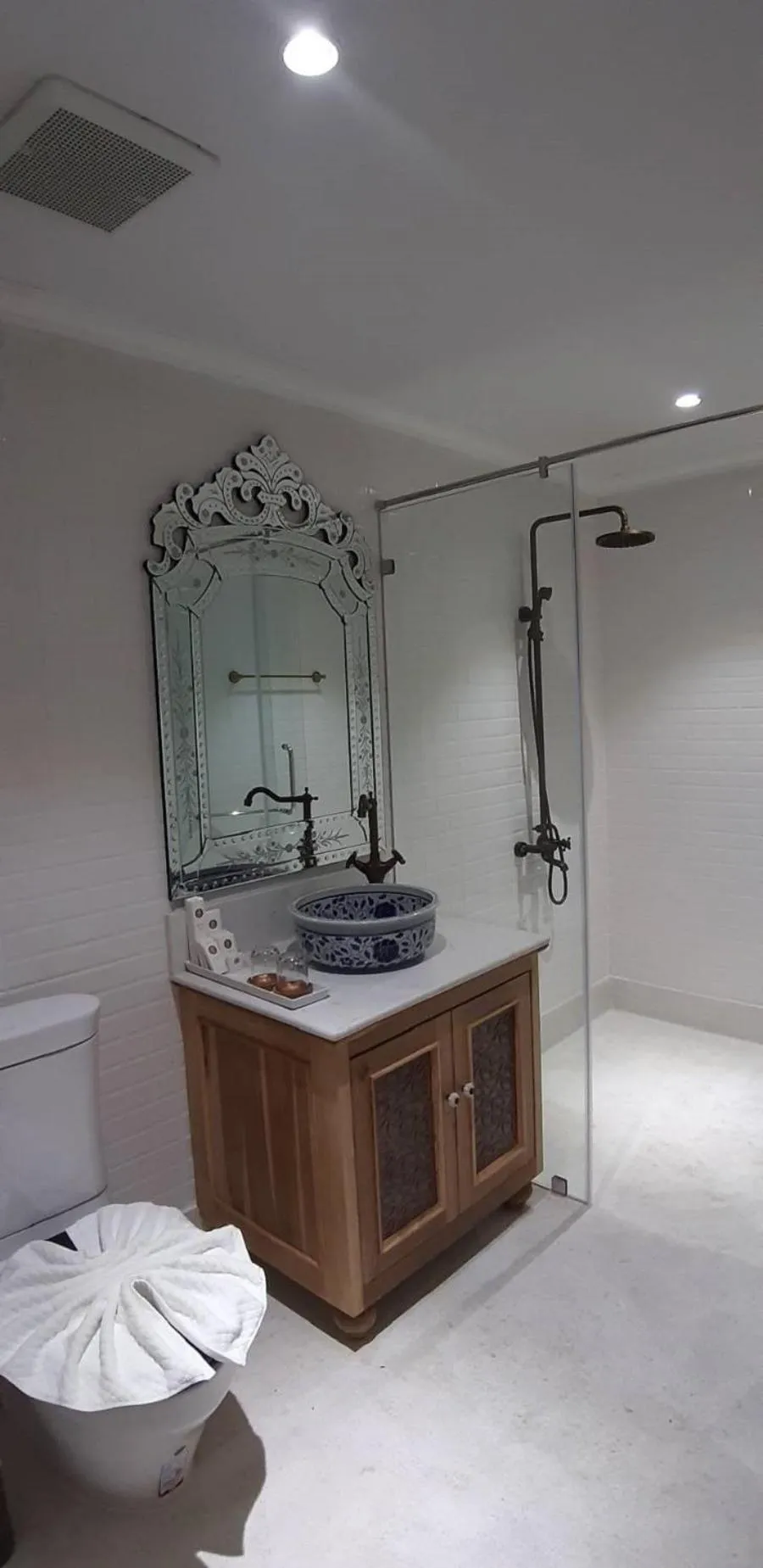 Bathroom in Lanna Oriental Hotel