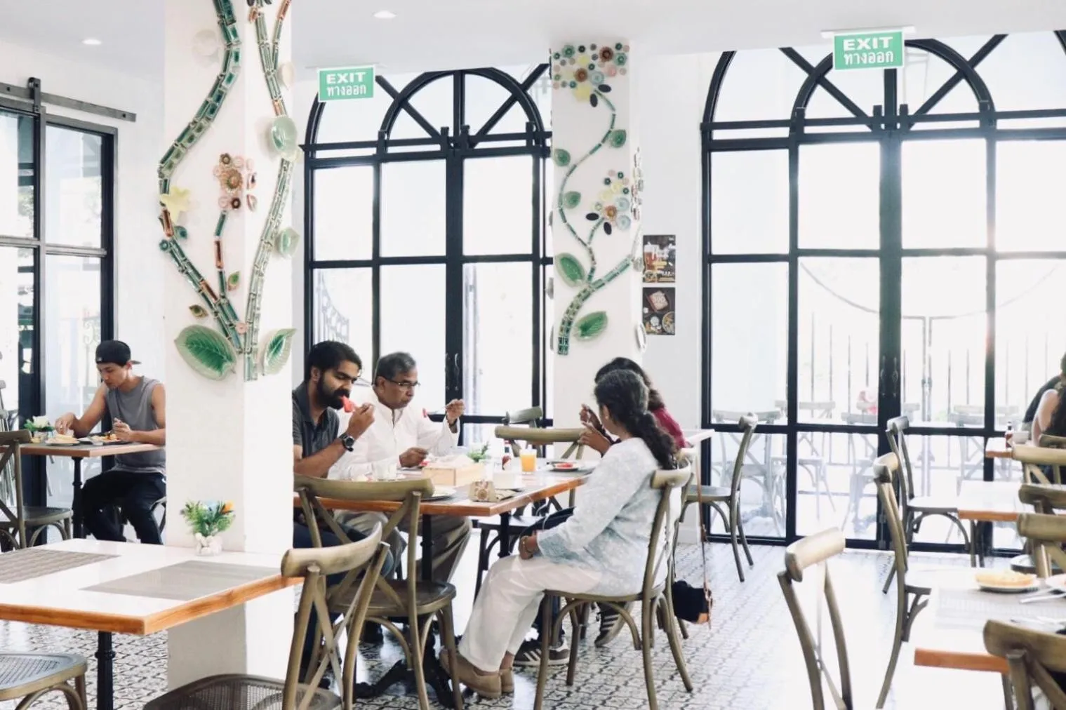 Restaurant/places to eat in Lanna Oriental Hotel