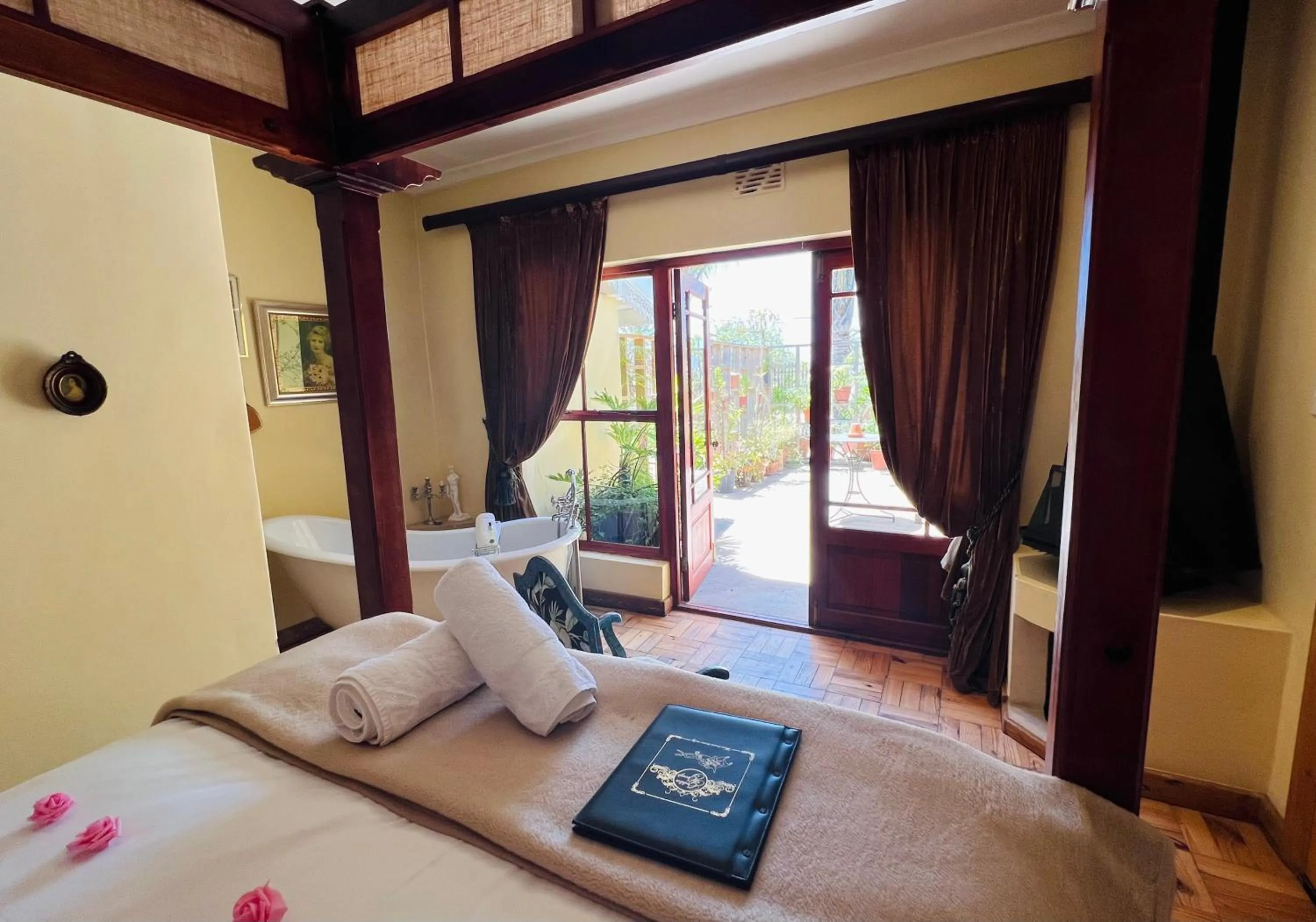 View (from property/room), Bed in Goblin's Creek