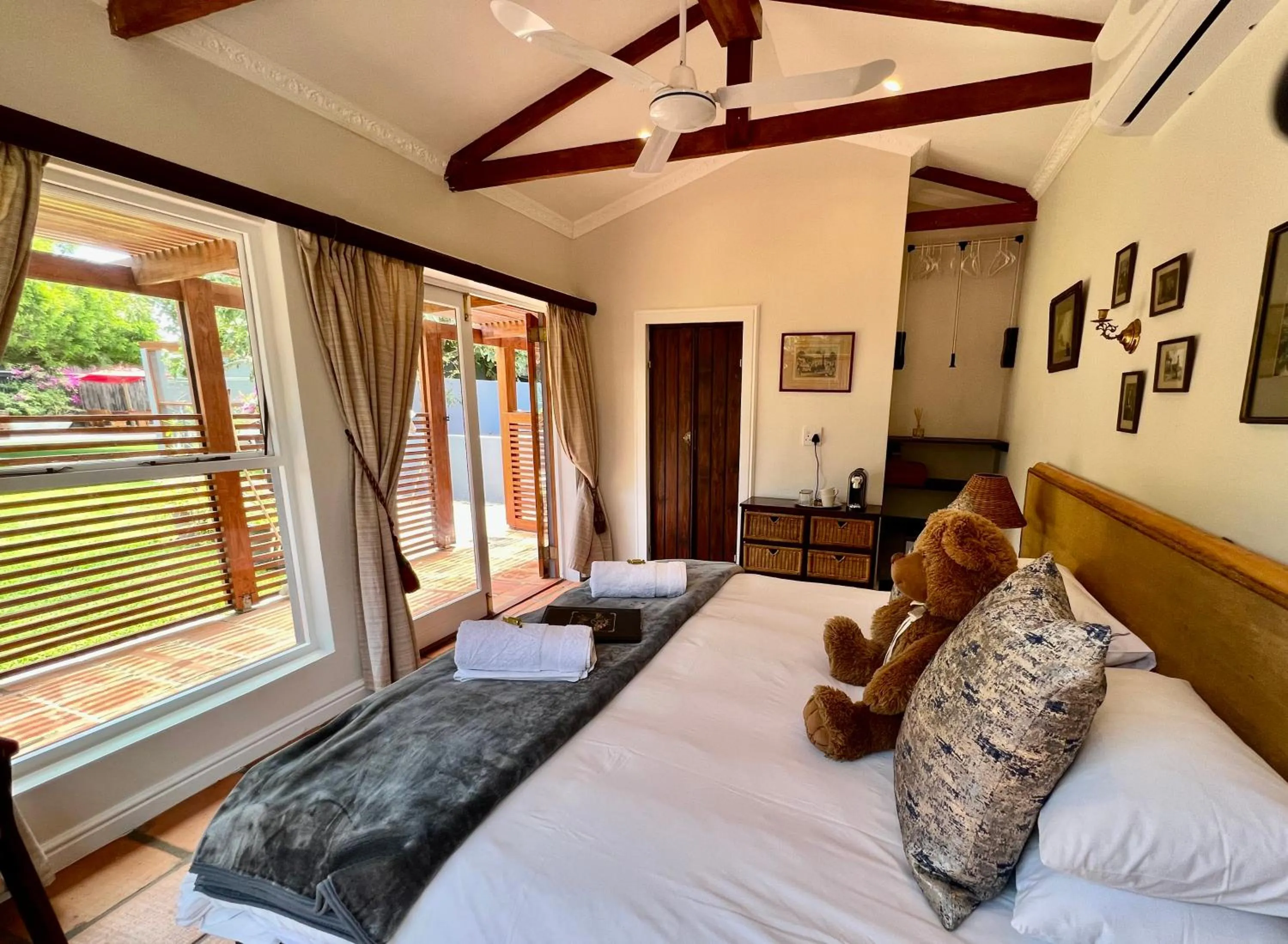 View (from property/room), Bed in Goblin's Creek