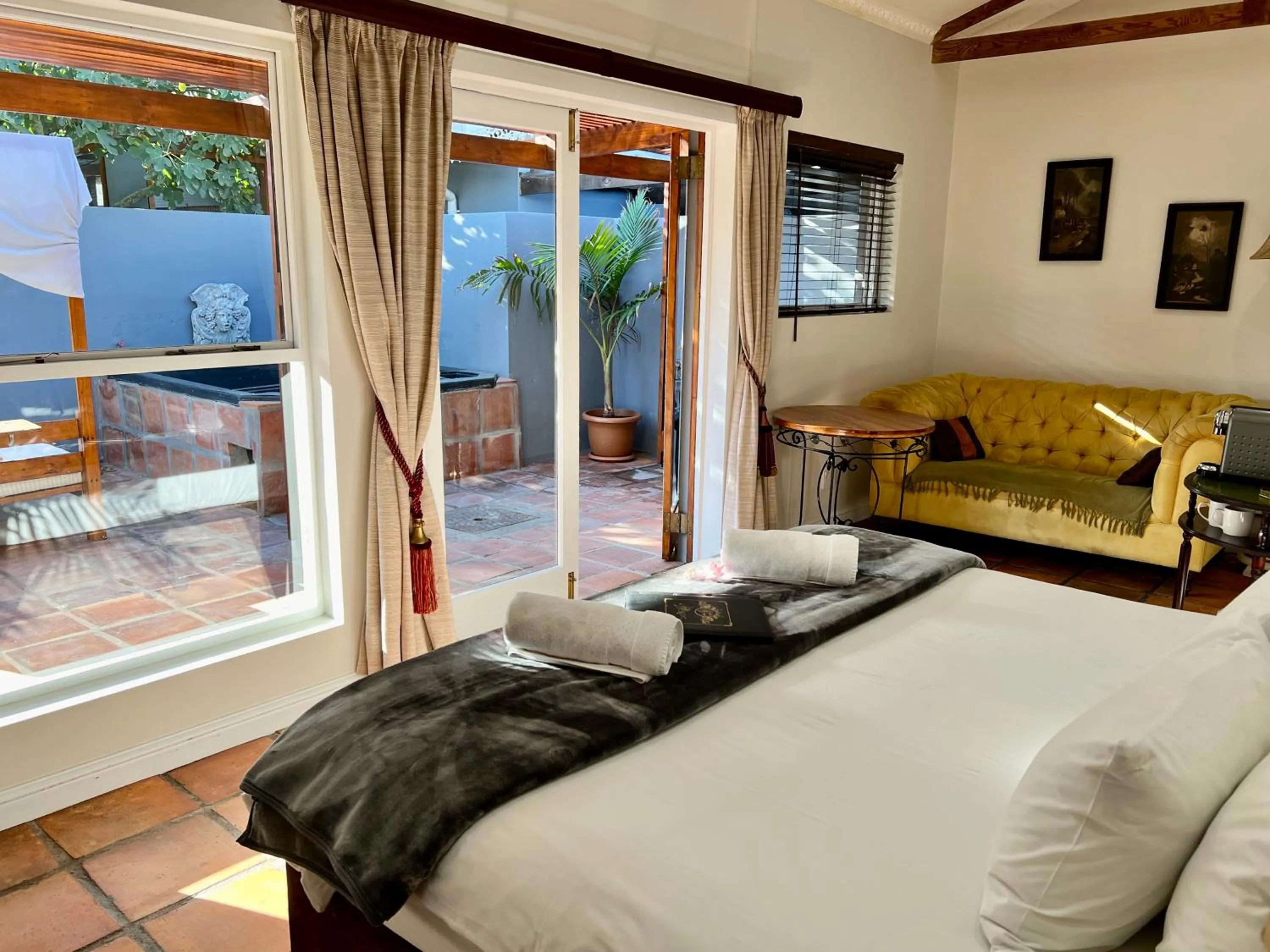 Garden view, Bed in Goblin's Creek