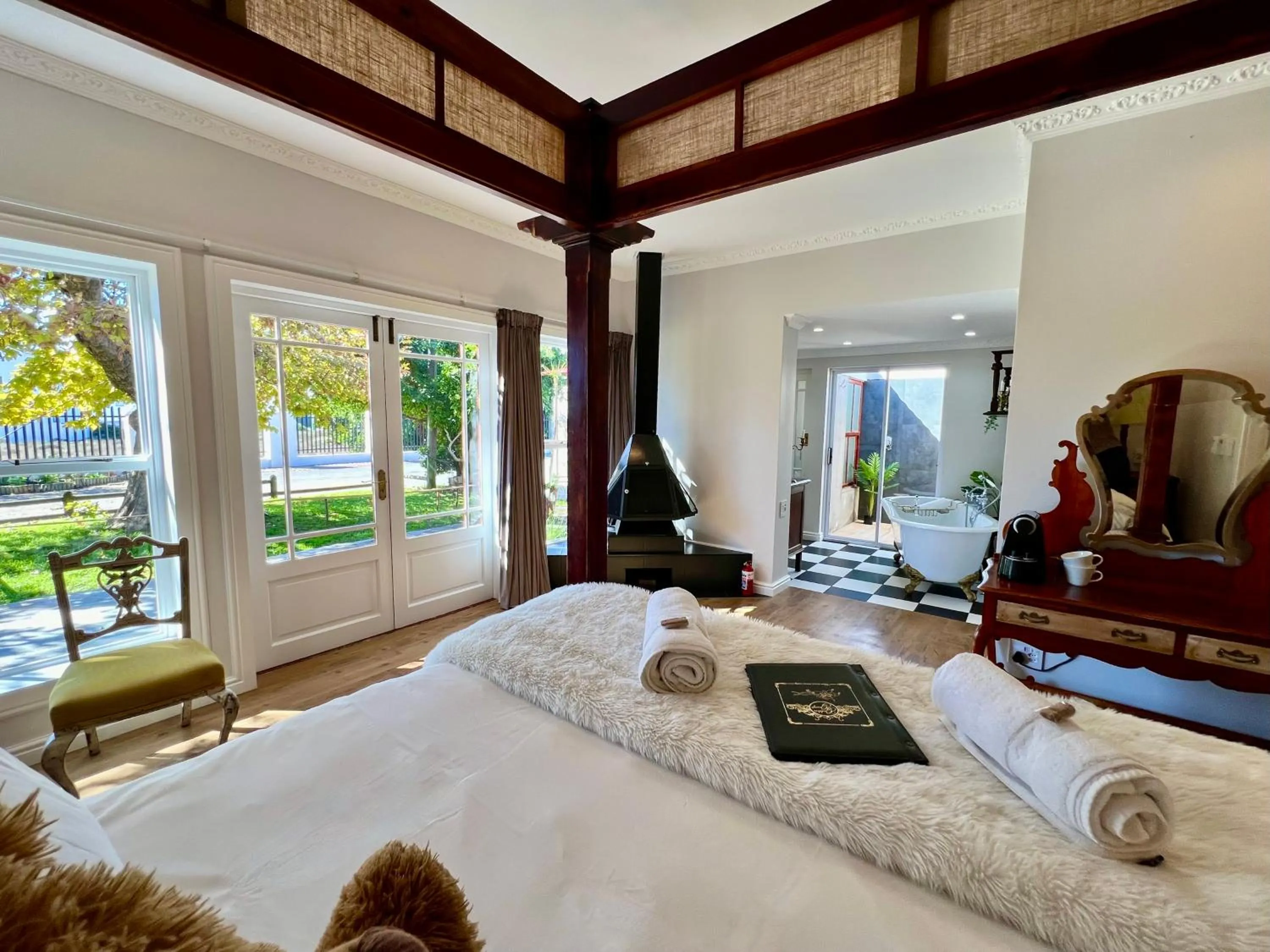 View (from property/room), Bed in Goblin's Creek