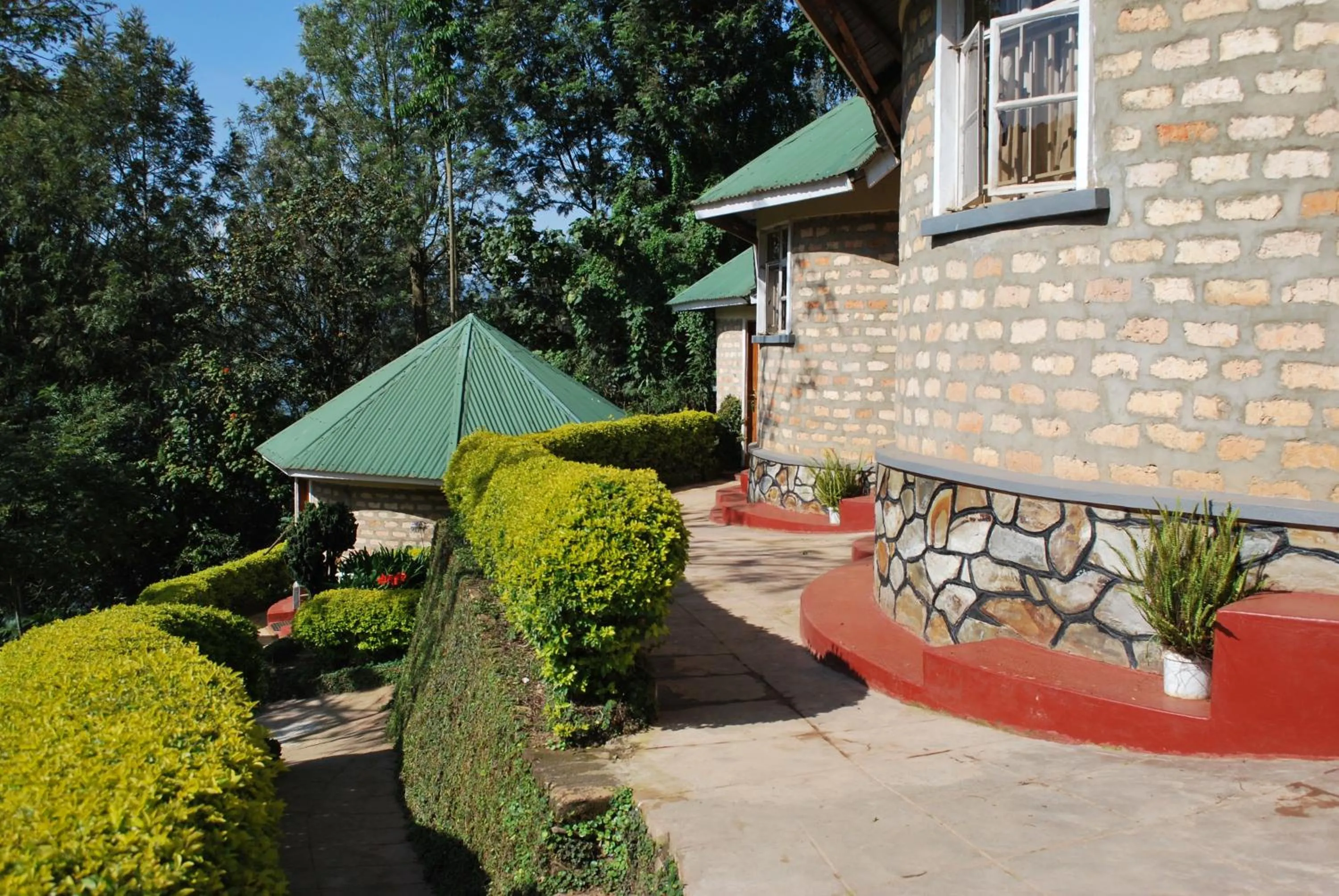 Property building in Crater Bay Cottages