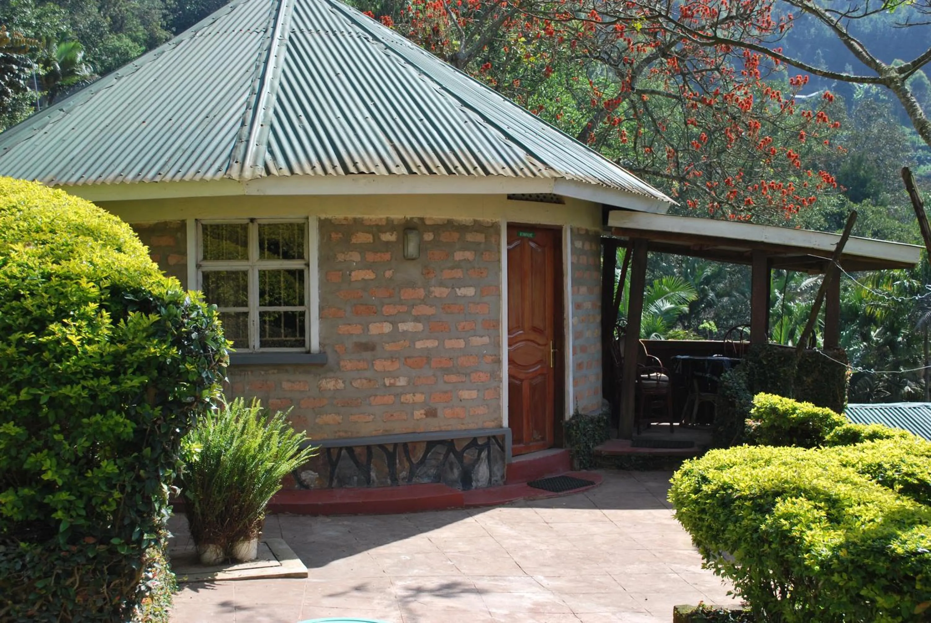Property building in Crater Bay Cottages