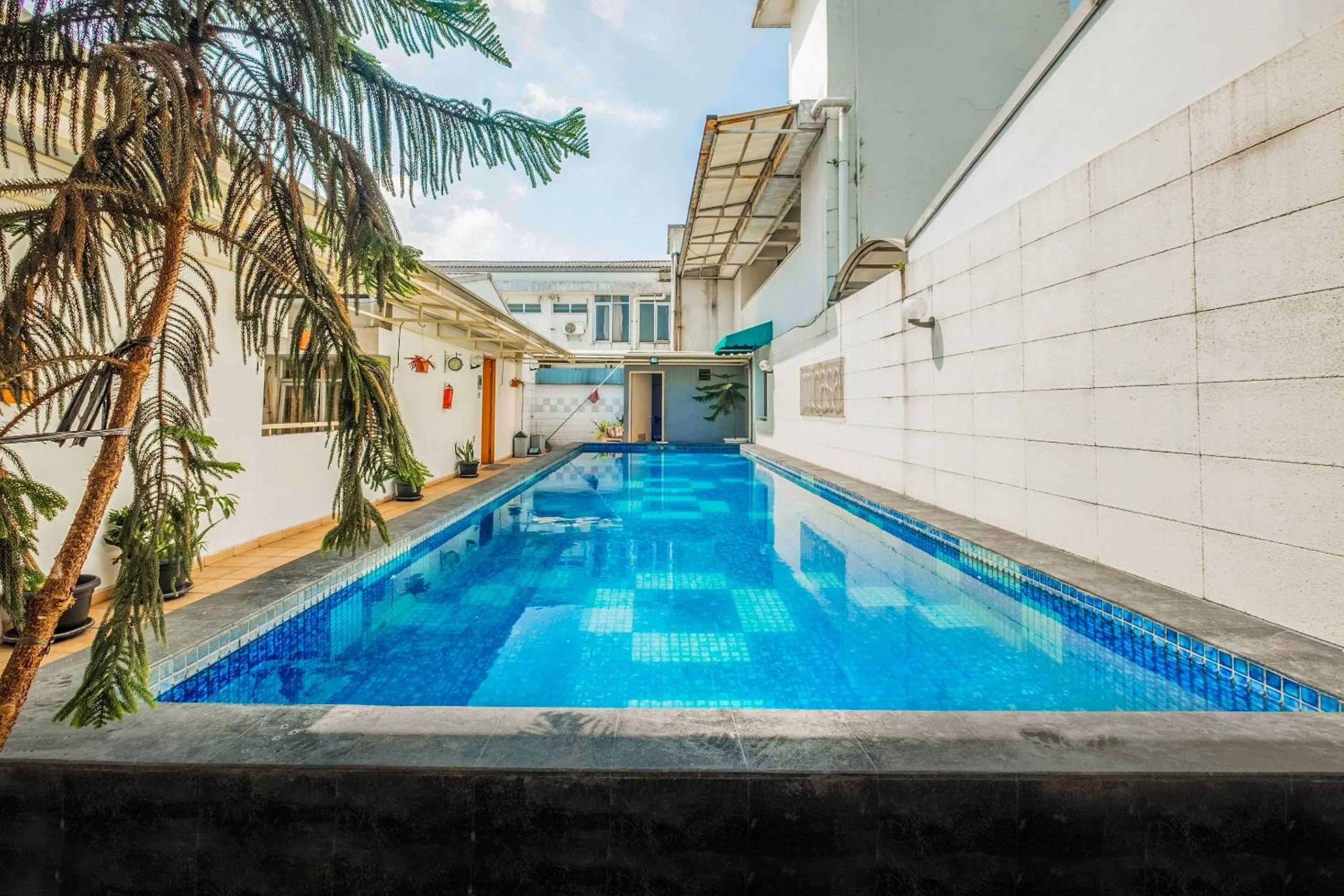 Swimming pool in Collection O 818 Micasa Residence