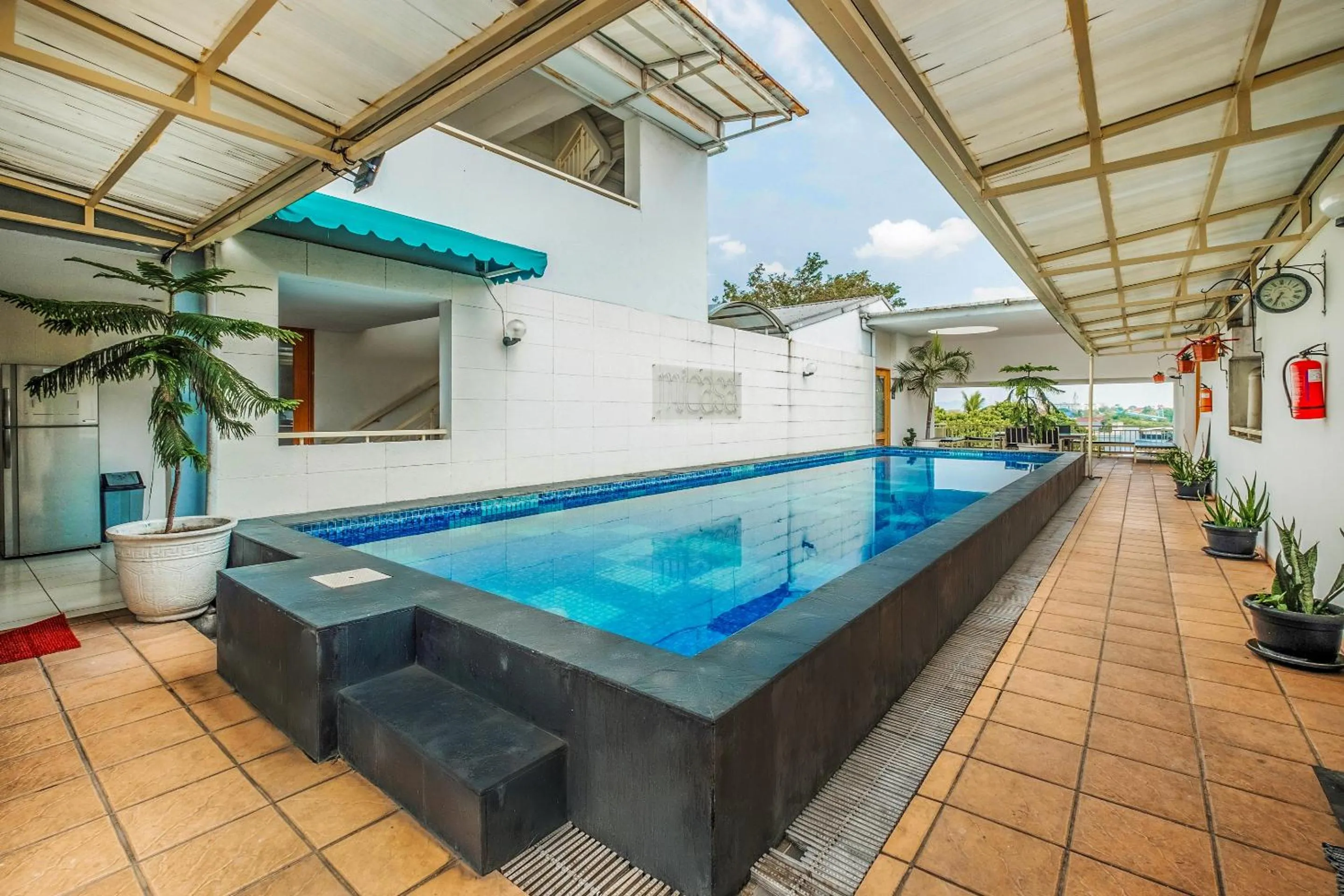 Swimming pool in Collection O 818 Micasa Residence
