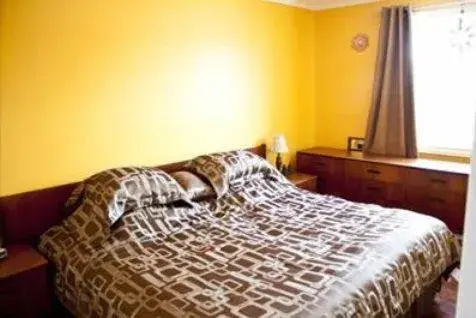 King Room with Private Bathroom in Gîte Le Trésor Caché Bed & Breakfast King Room with Private Bathroom in Gîte Le Trésor Caché Bed & Breakfast