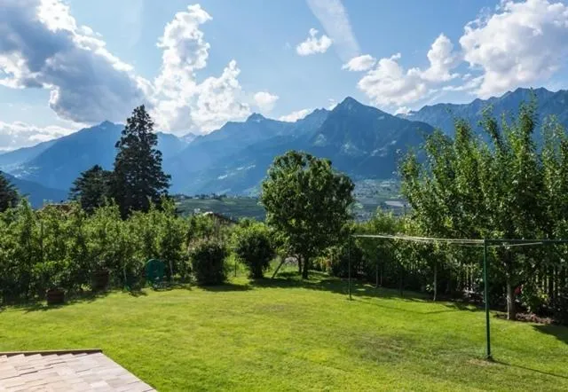 Garden in Guesthouse Pension Grafenstein