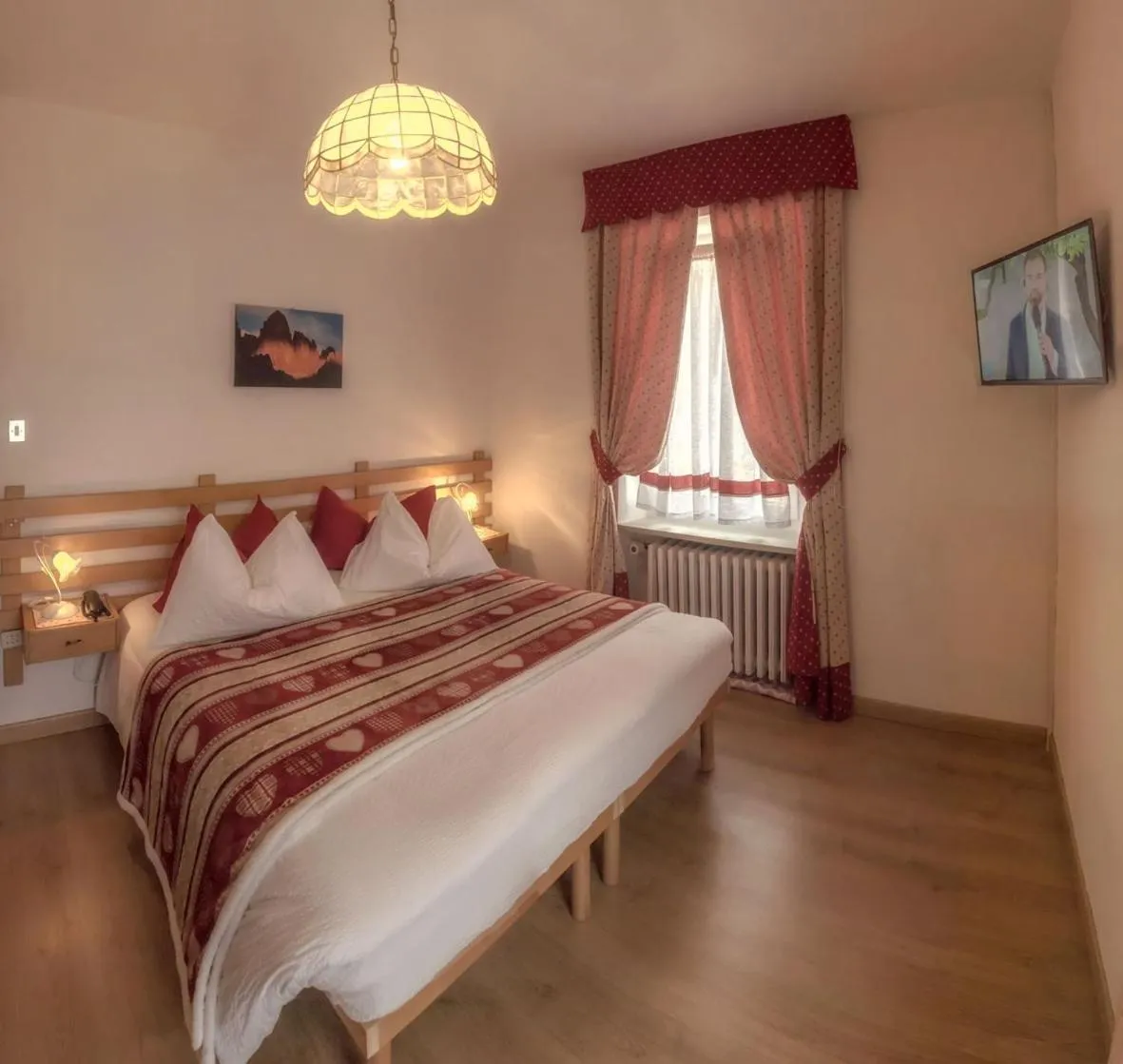 Bedroom, Bed in Hotel Garni Suisse