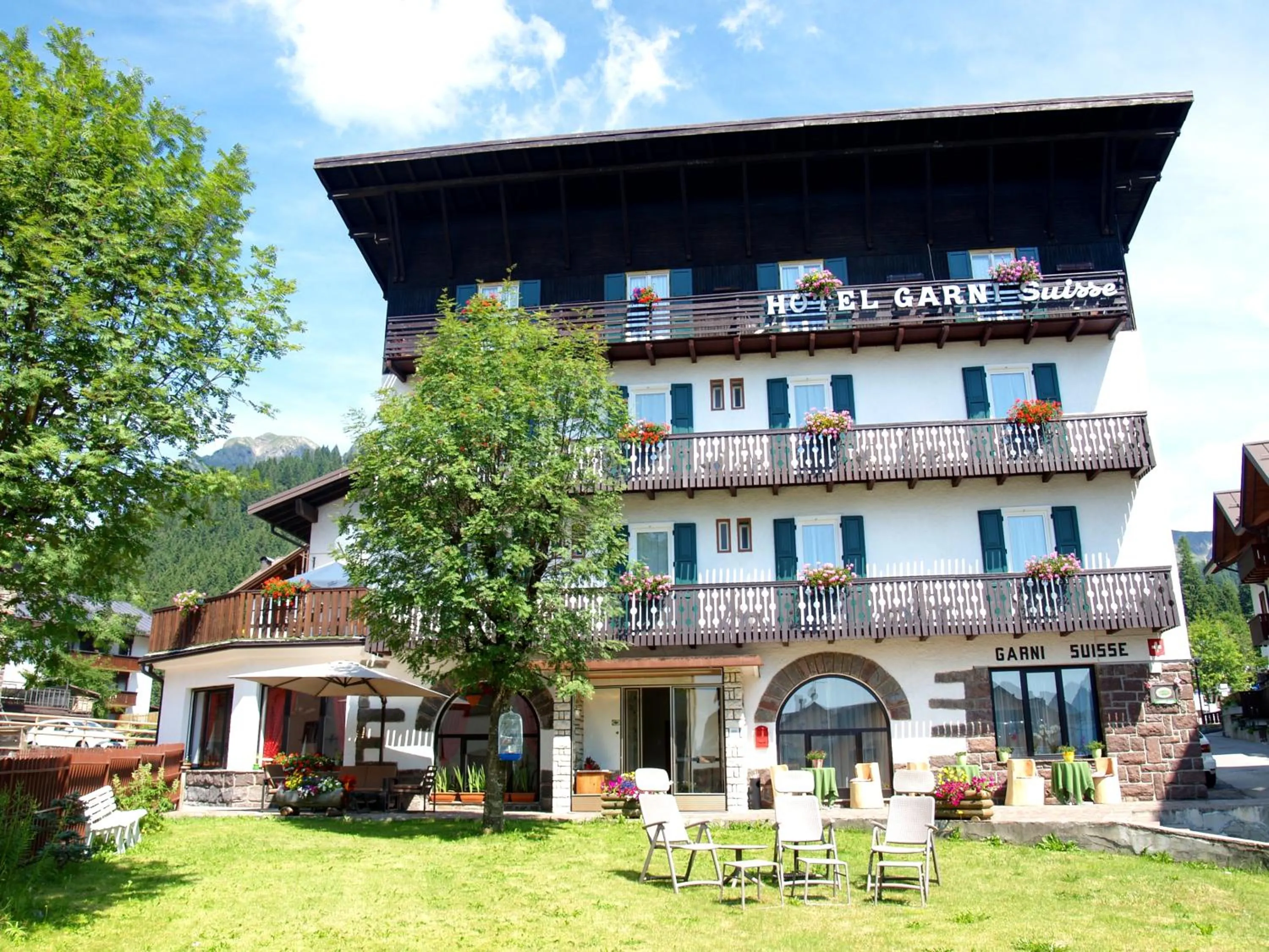 Facade/entrance in Hotel Garni Suisse